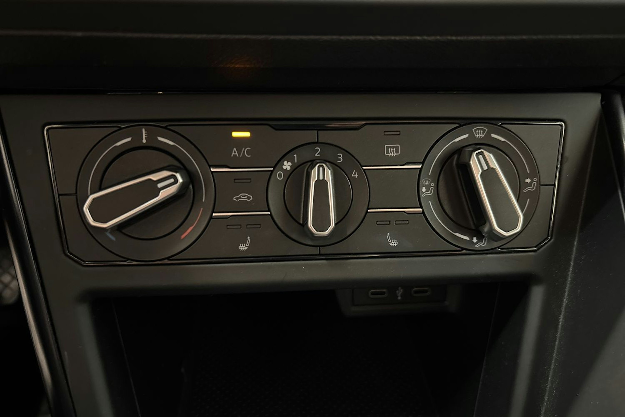 valkoinen Volkswagen Polo 2020 kuva 22.