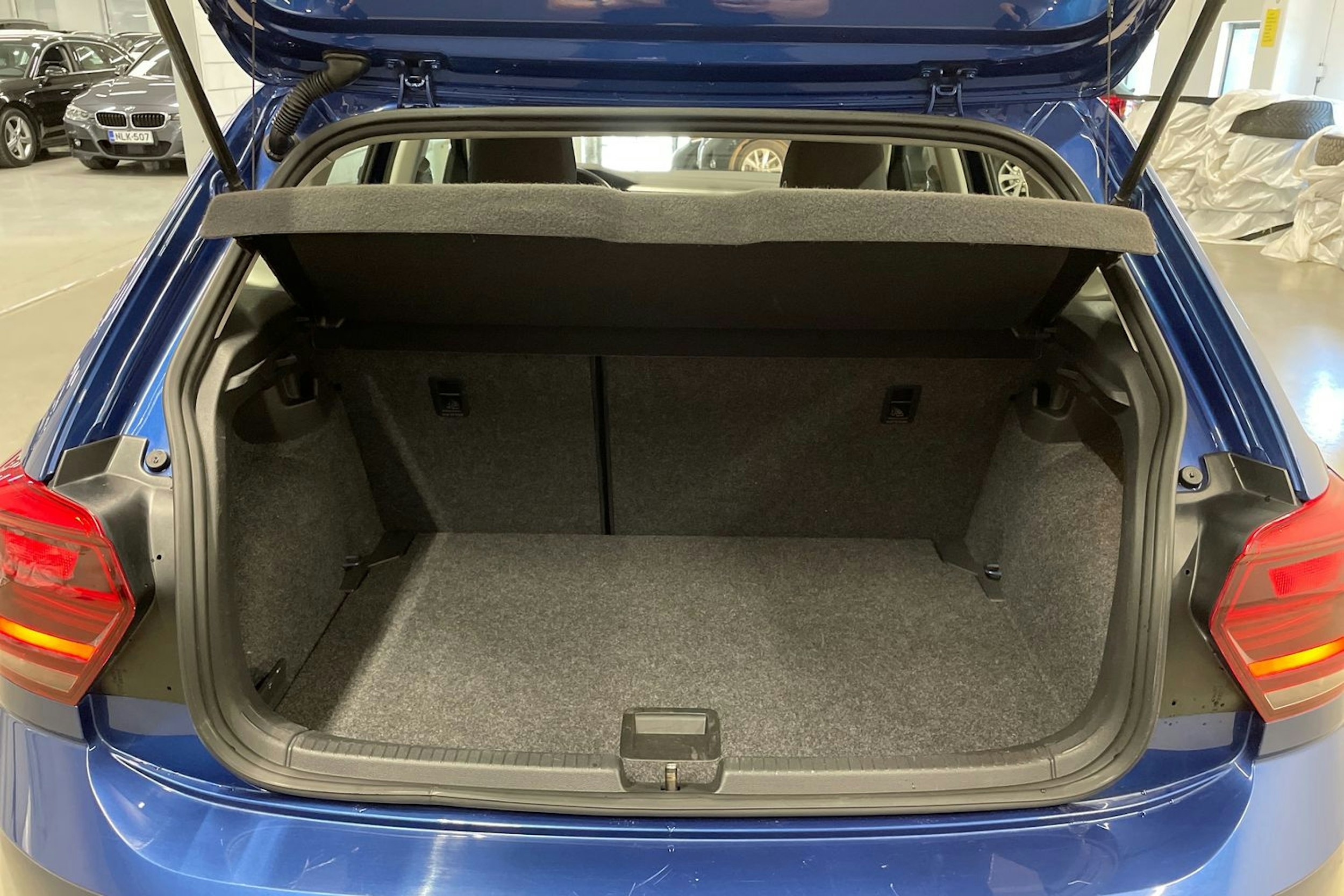 sininen Volkswagen Polo 2020 kuva 14.