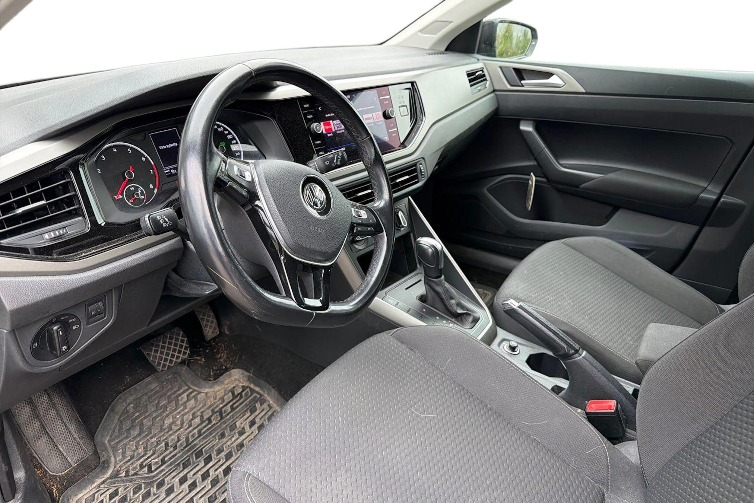 musta Volkswagen Polo 2020 kuva 3.