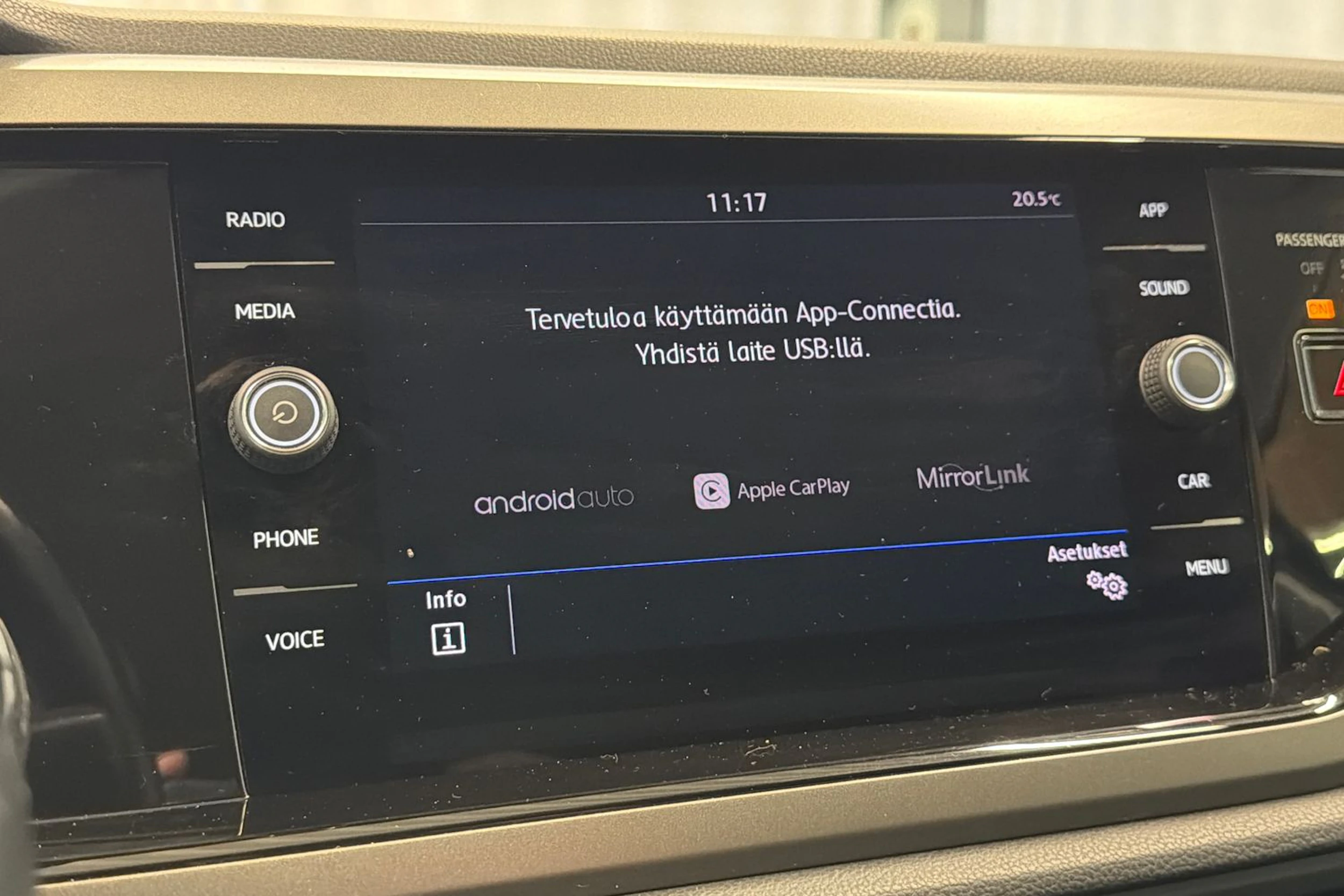 musta Volkswagen Polo 2020 kuva 15.