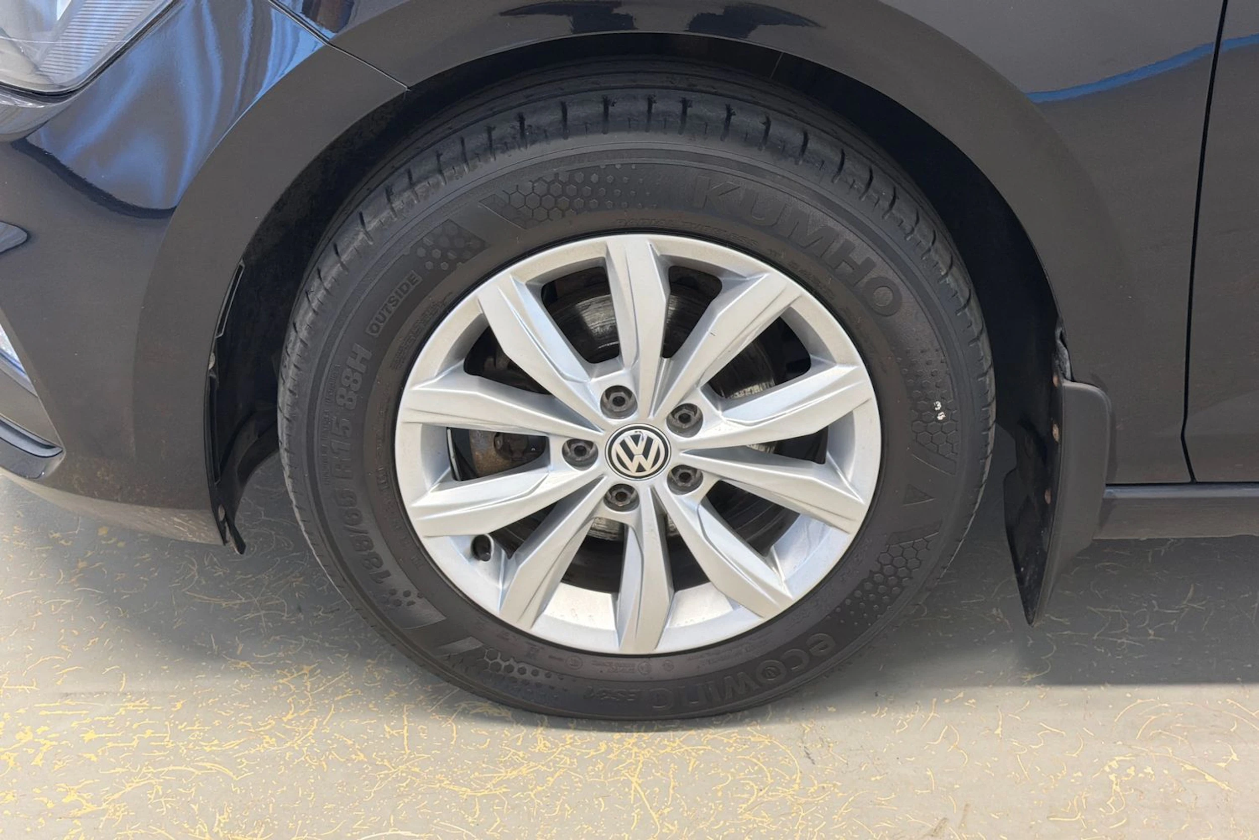 musta Volkswagen Polo 2020 kuva 17.