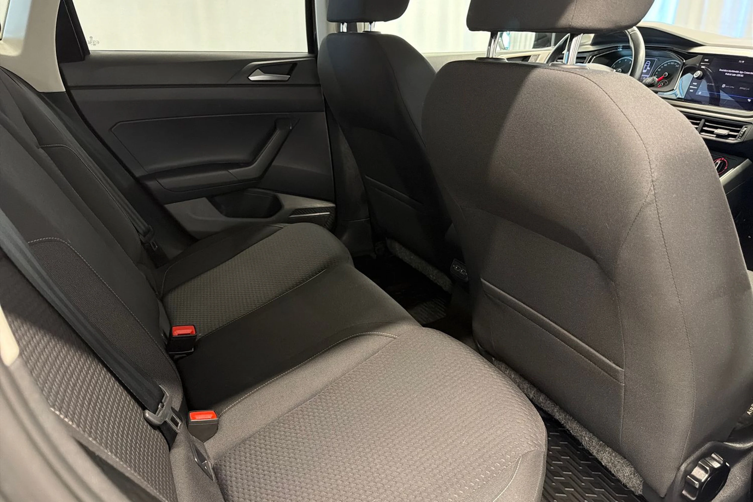 musta Volkswagen Polo 2020 kuva 20.