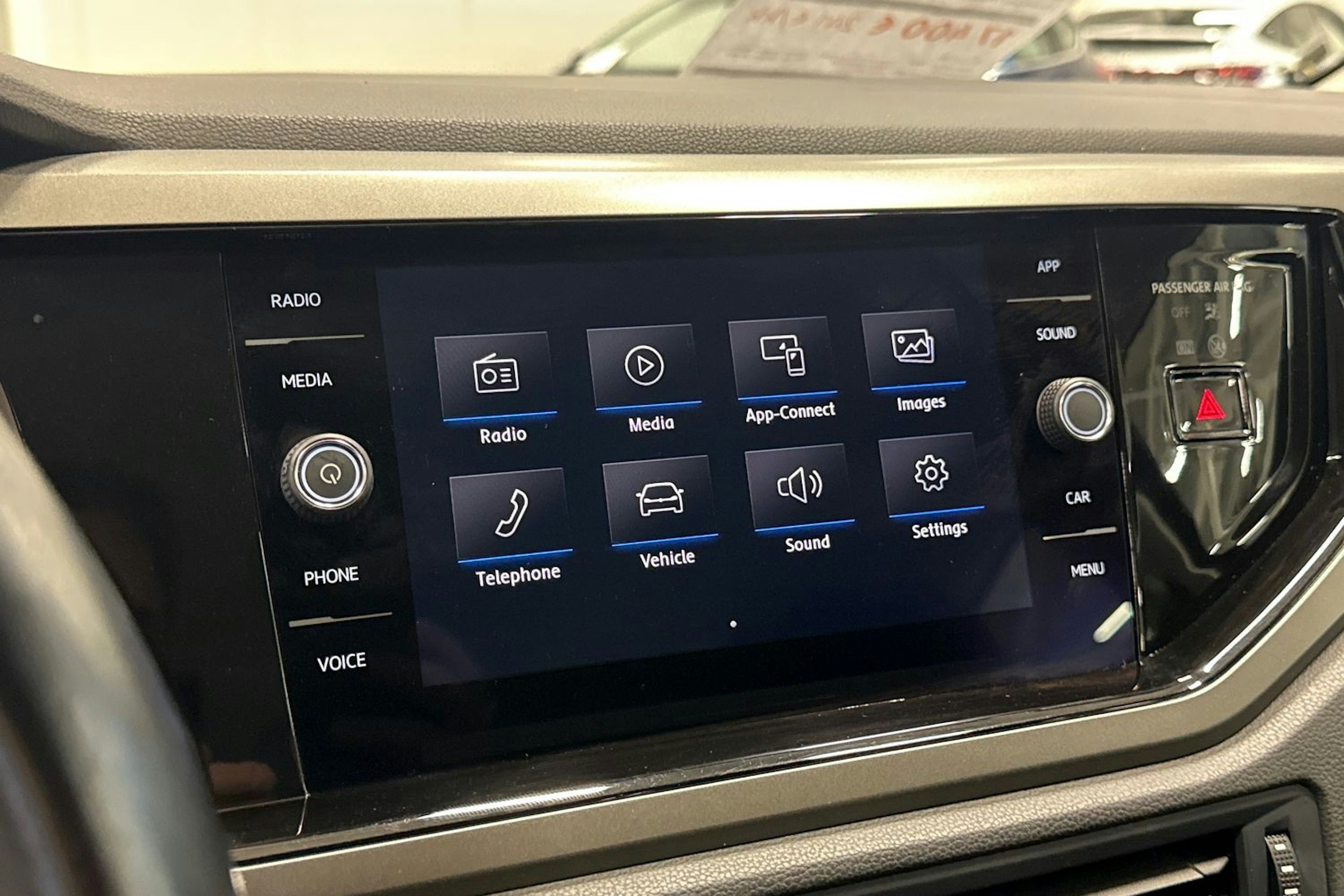 musta Volkswagen Polo 2020 kuva 19.