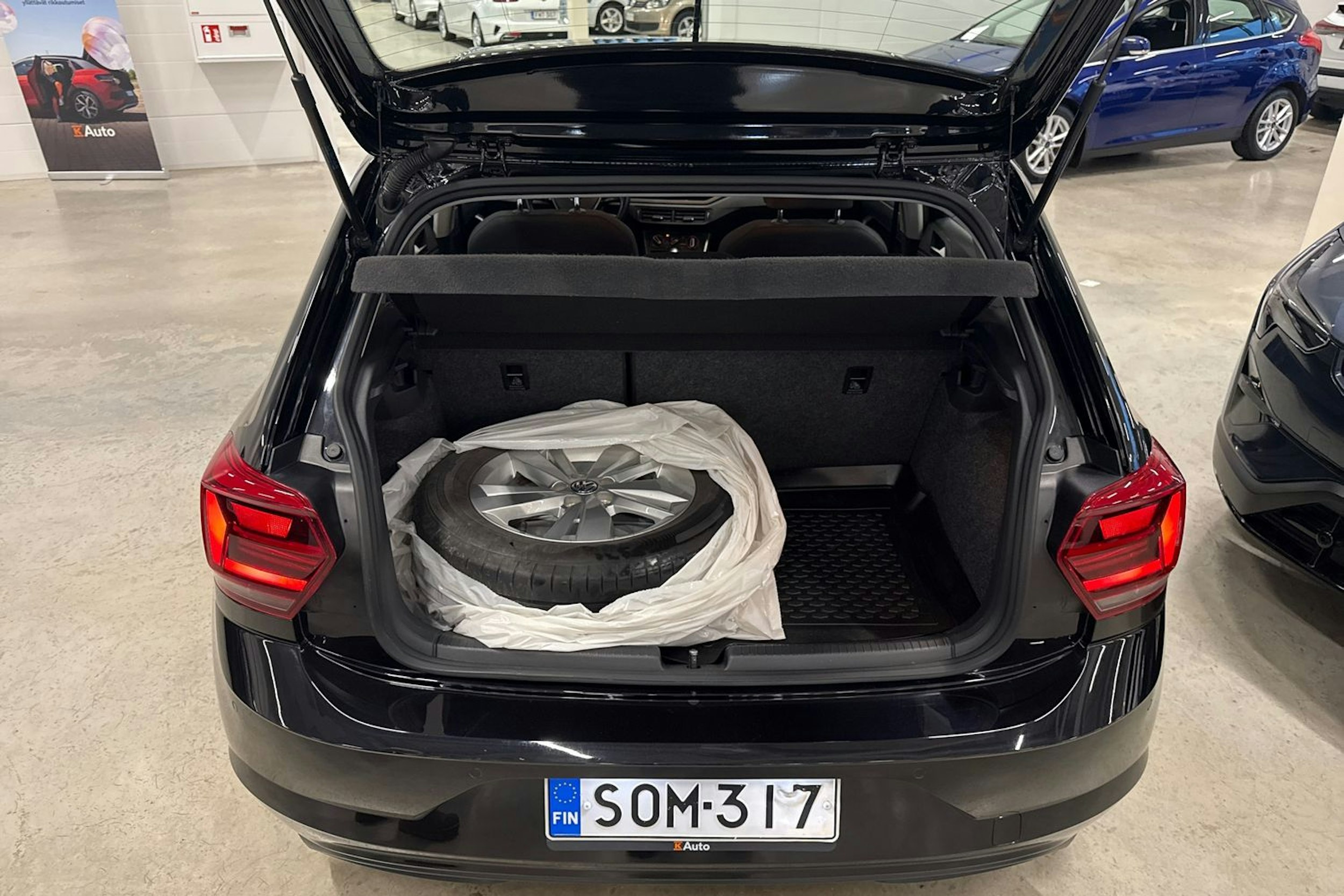 musta Volkswagen Polo 2020 kuva 23.