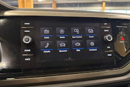 harmaa Volkswagen Polo 2020 kuva 6.