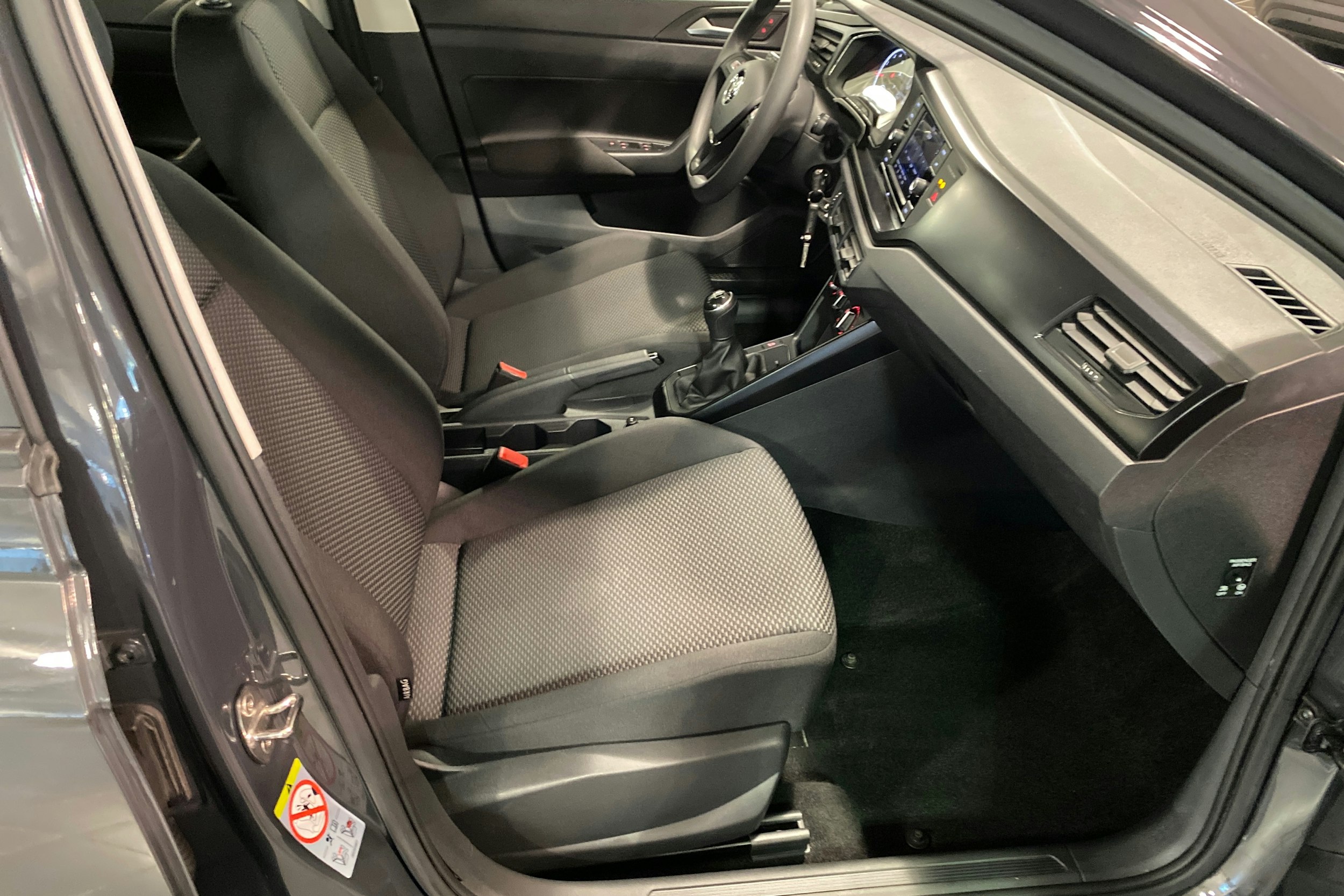 harmaa Volkswagen Polo 2020 kuva 16.
