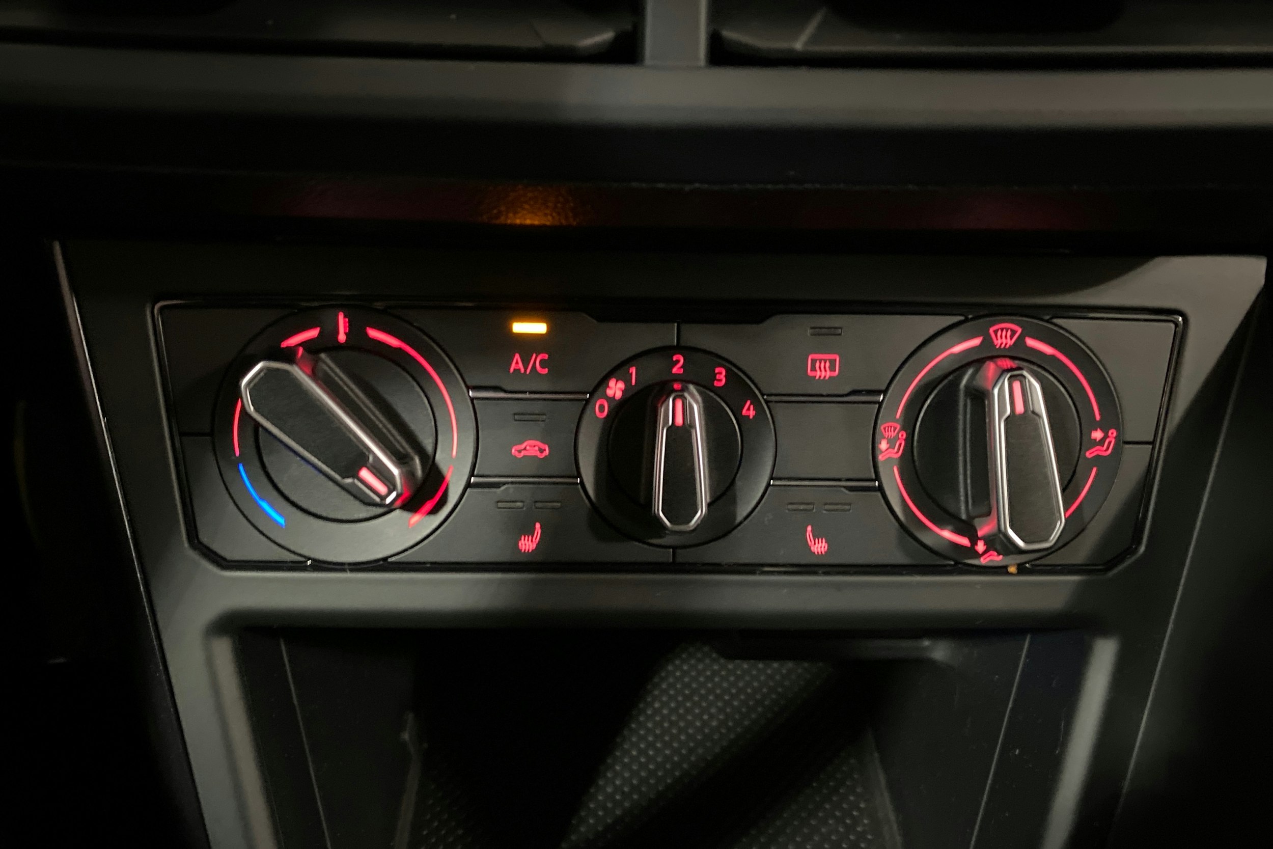 harmaa Volkswagen Polo 2020 kuva 19.