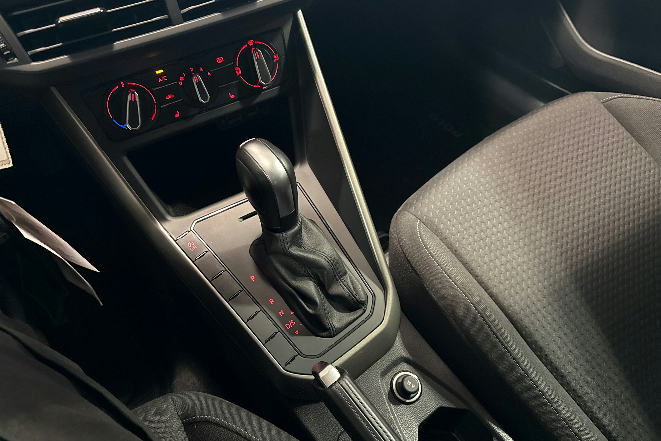 sininen Volkswagen Polo 2020 kuva 18.