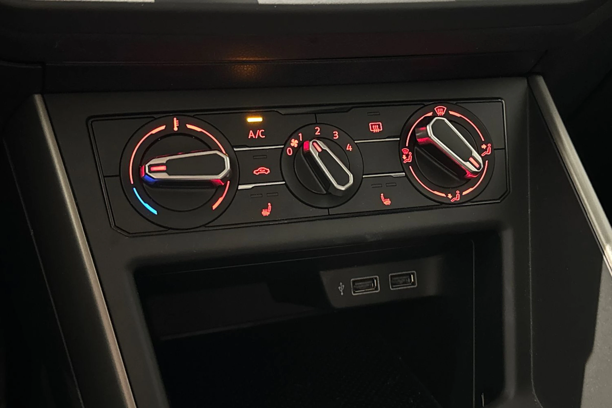 sininen Volkswagen Polo 2020 kuva 26.