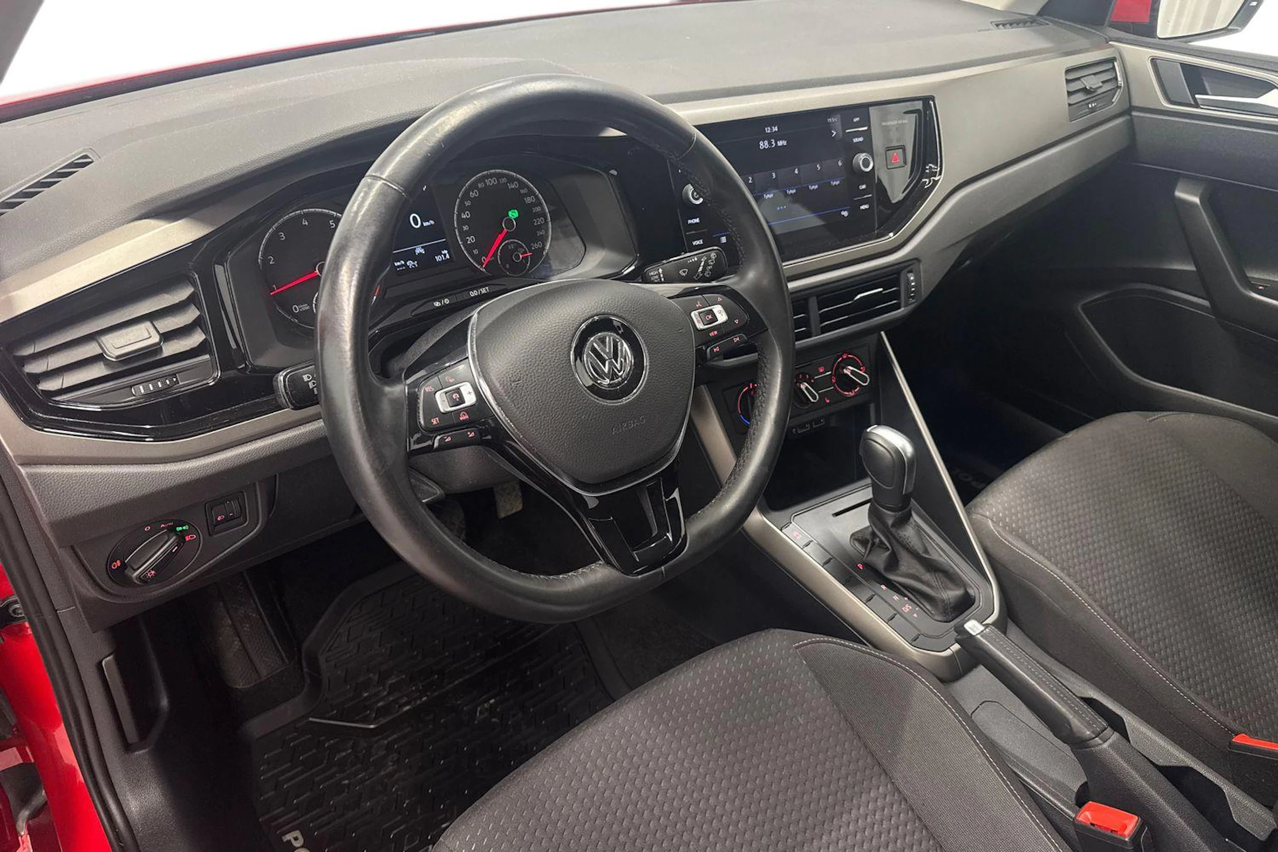 punainen Volkswagen Polo 2020 kuva 8.