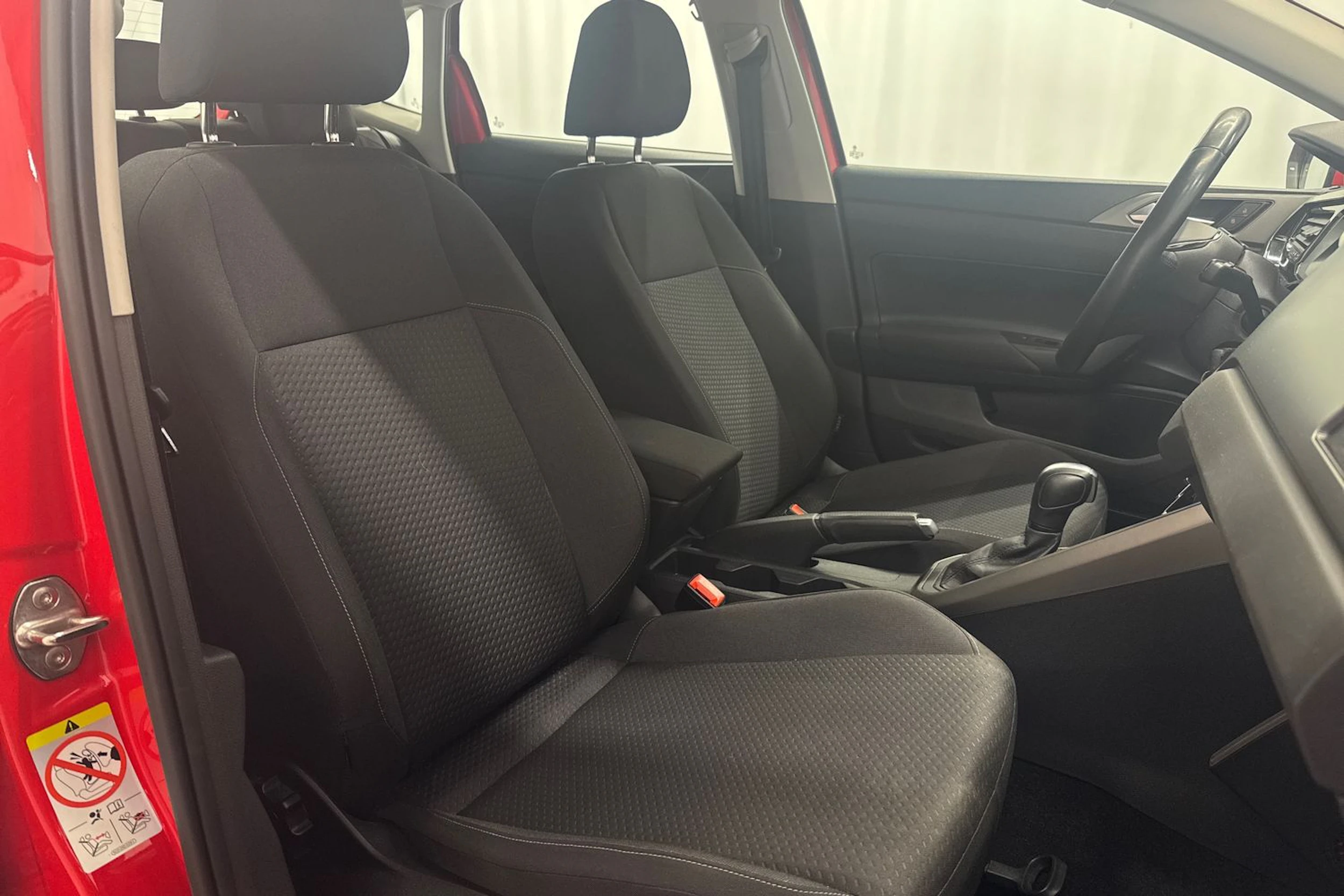 punainen Volkswagen Polo 2020 kuva 15.