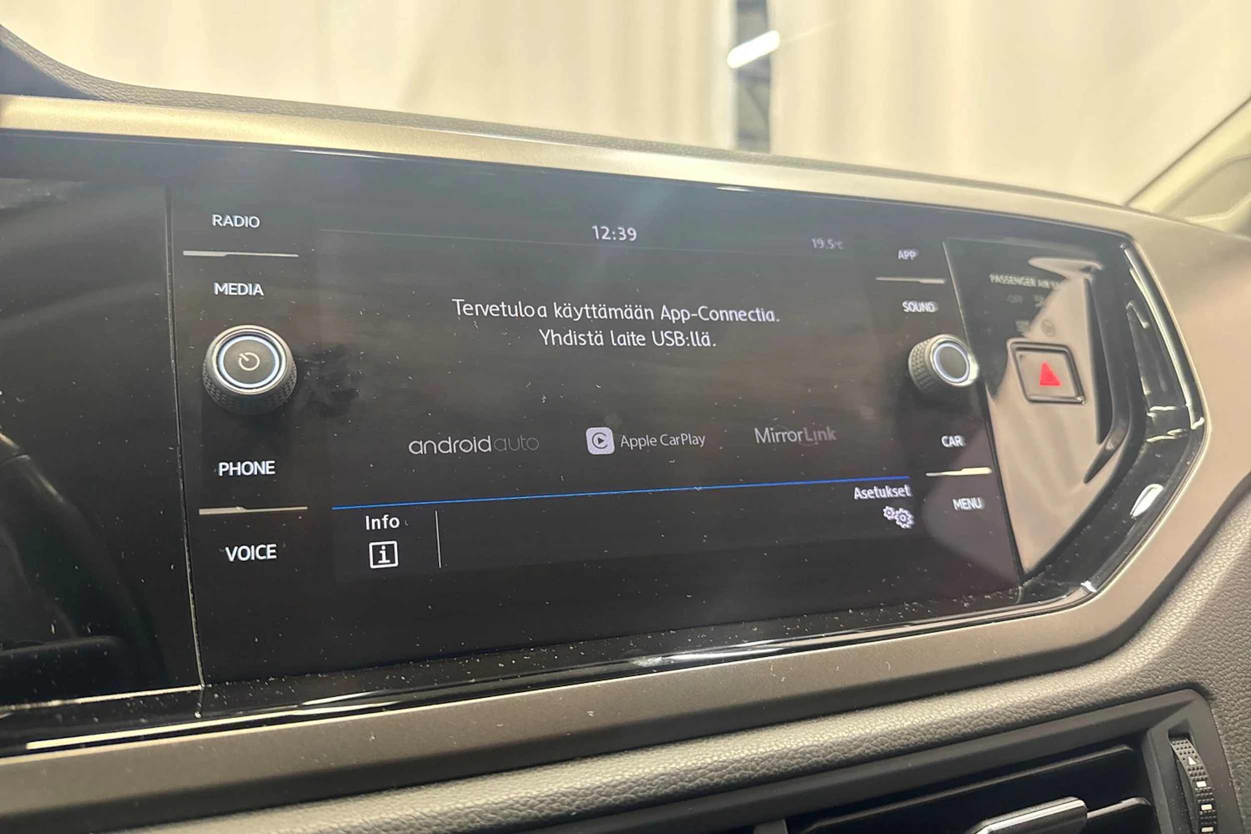punainen Volkswagen Polo 2020 kuva 22.