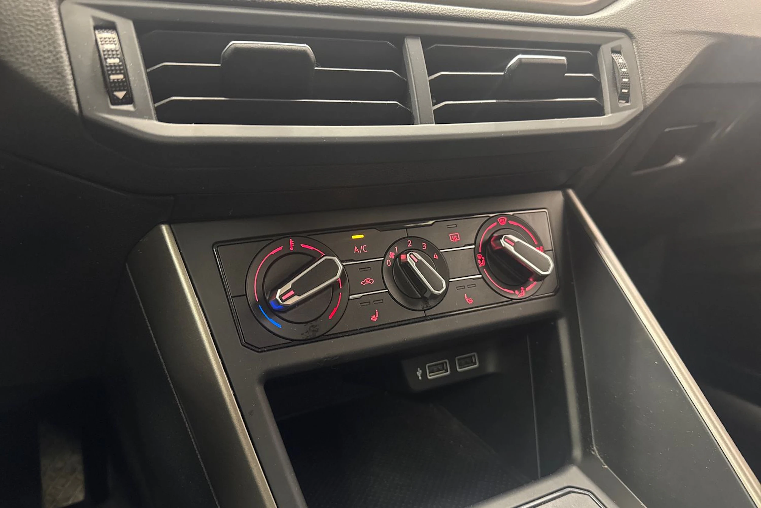 punainen Volkswagen Polo 2020 kuva 24.