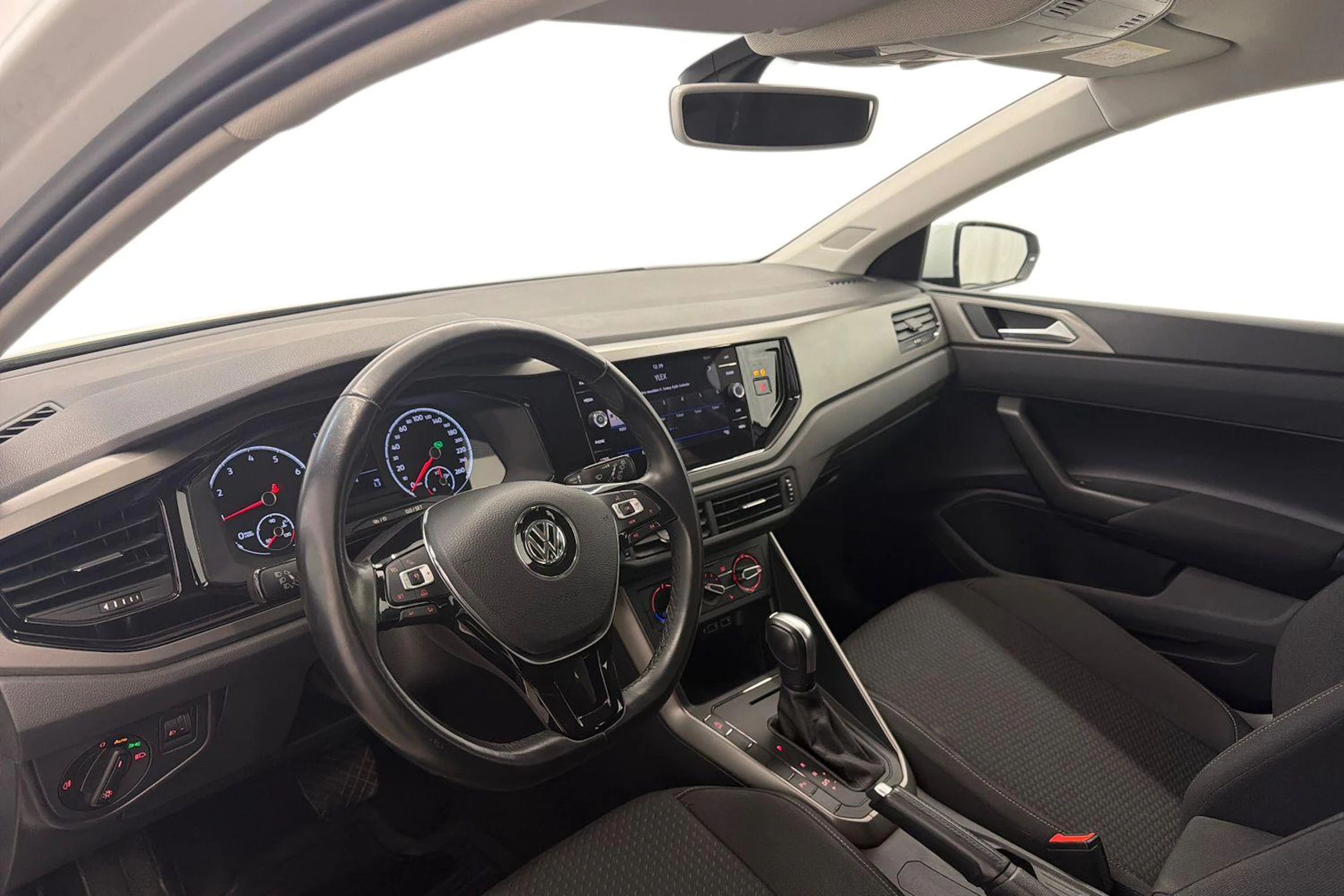 valkoinen Volkswagen Polo 2020 kuva 6.