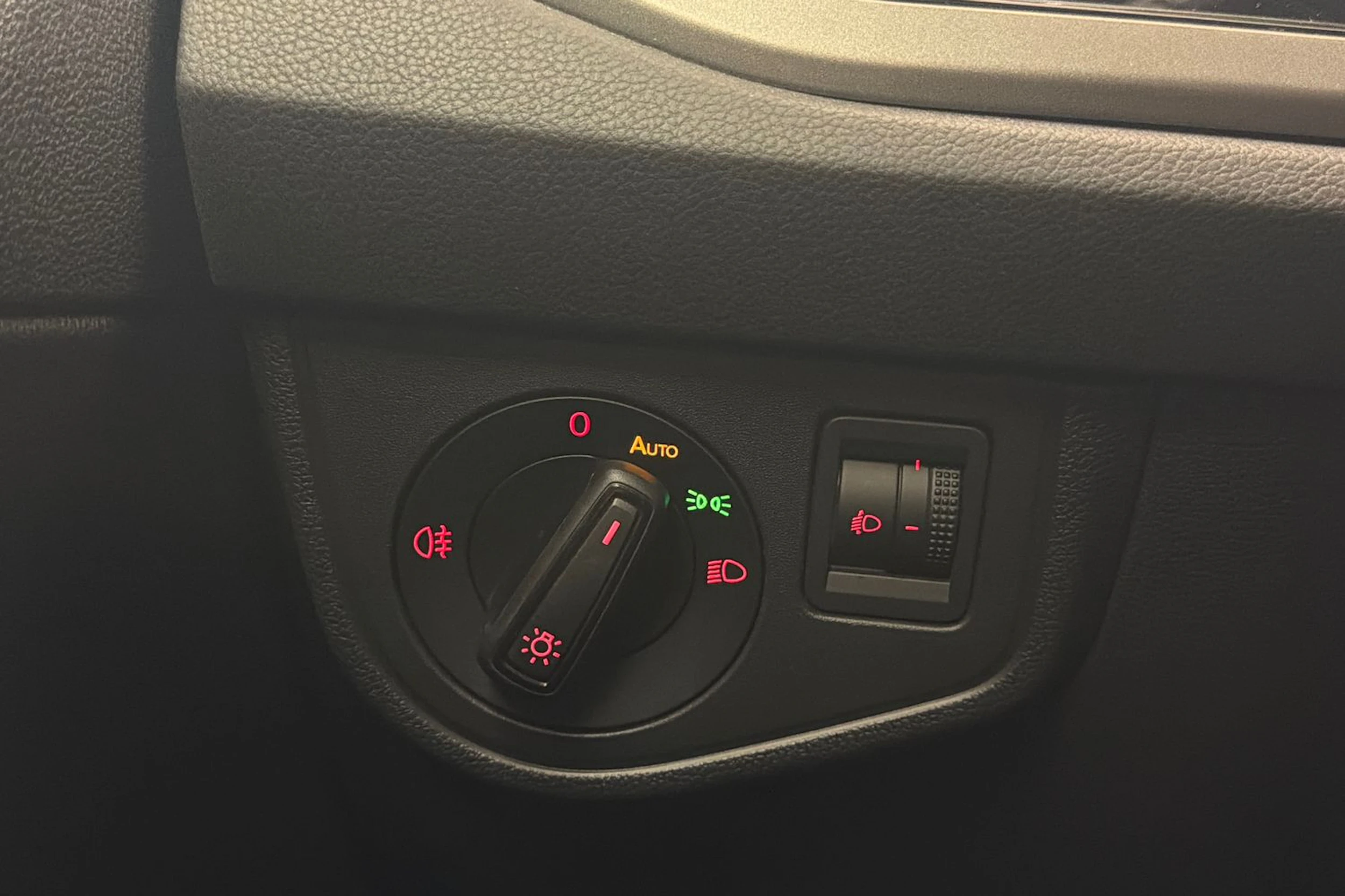valkoinen Volkswagen Polo 2020 kuva 16.