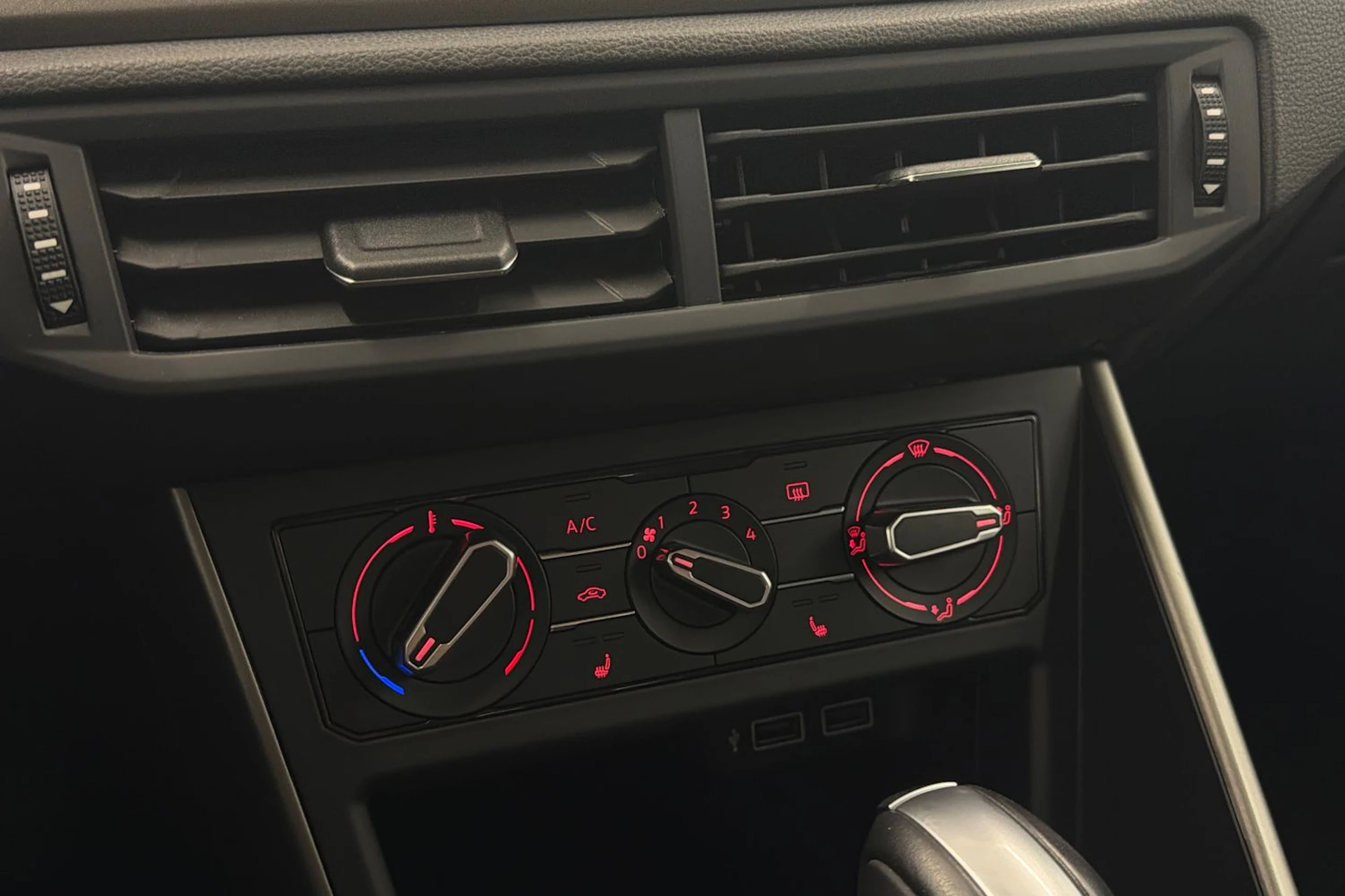 valkoinen Volkswagen Polo 2020 kuva 20.