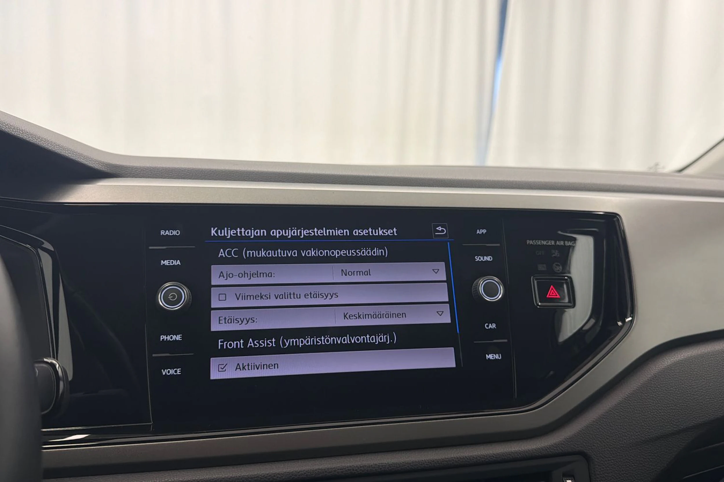 valkoinen Volkswagen Polo 2020 kuva 22.