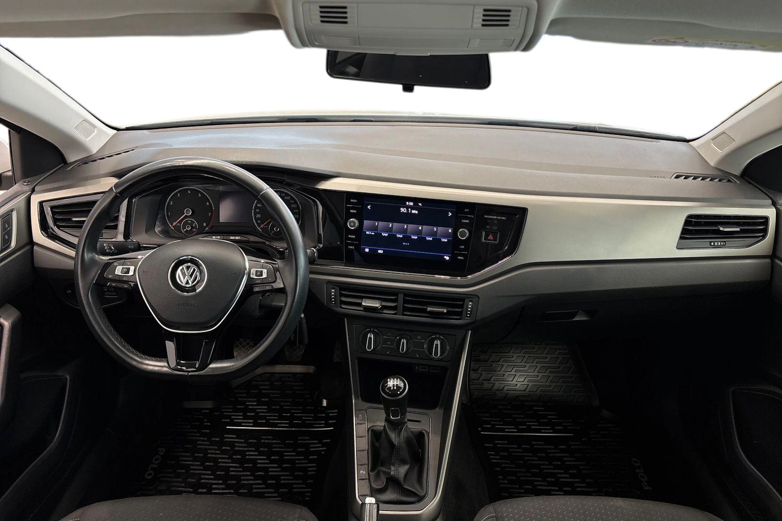 Valkoinen Volkswagen POLO 2020 kuva 7.