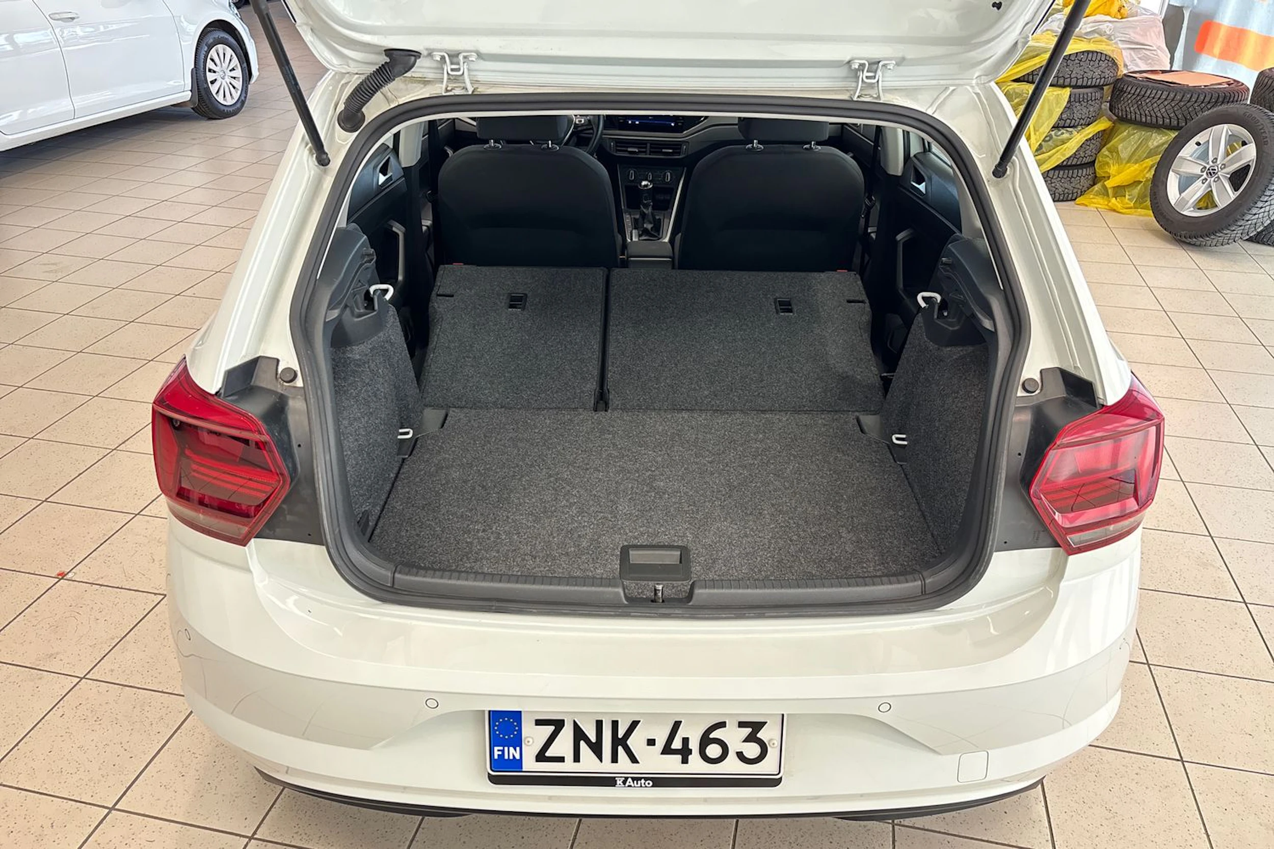 Valkoinen Volkswagen POLO 2020 kuva 13.