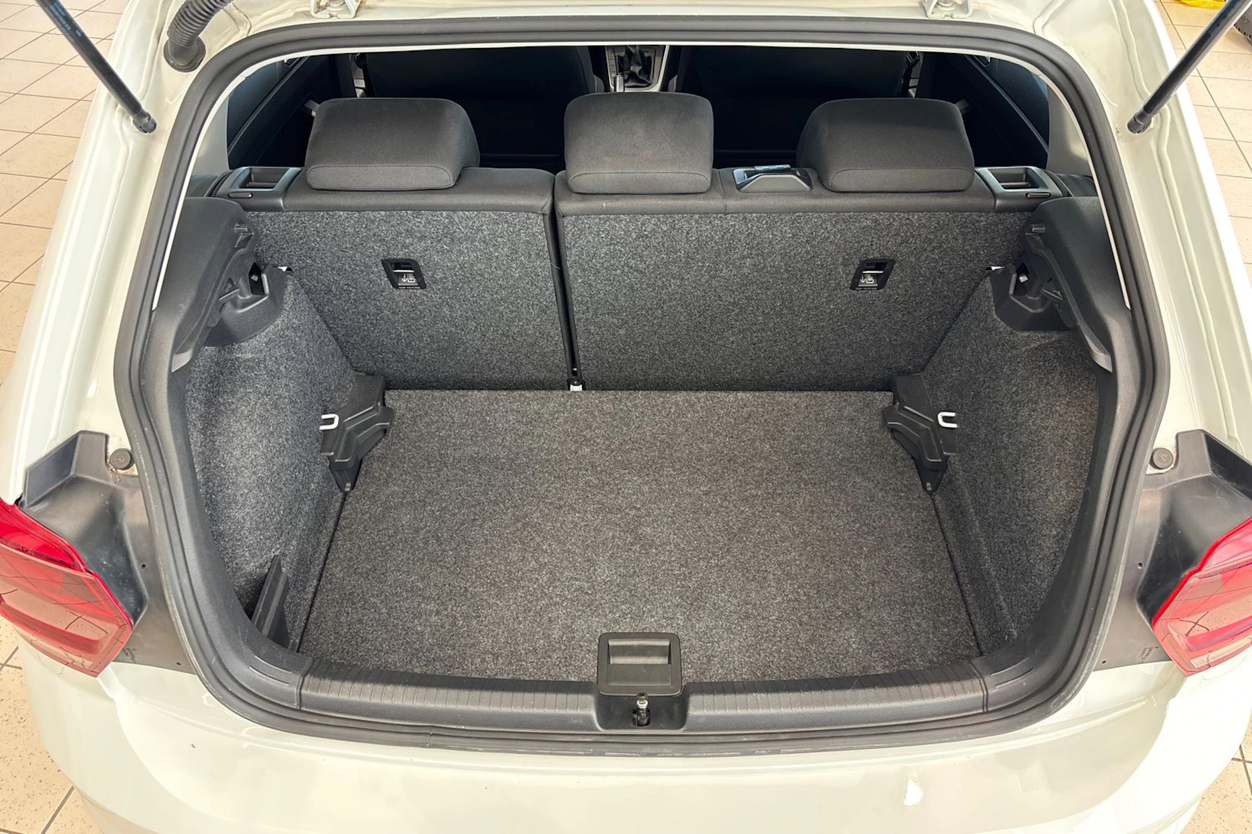 Valkoinen Volkswagen POLO 2020 kuva 14.