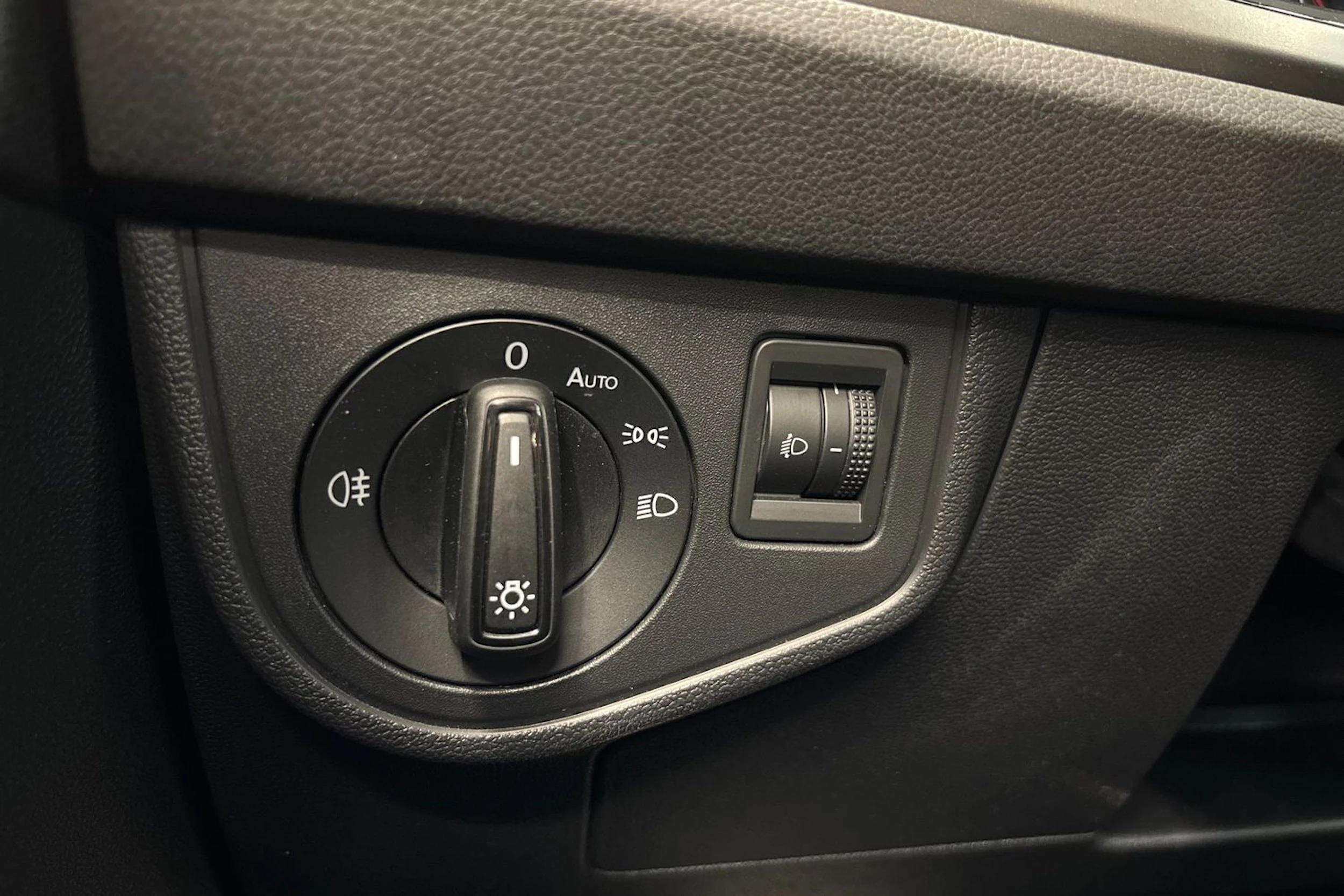 Valkoinen Volkswagen POLO 2020 kuva 16.