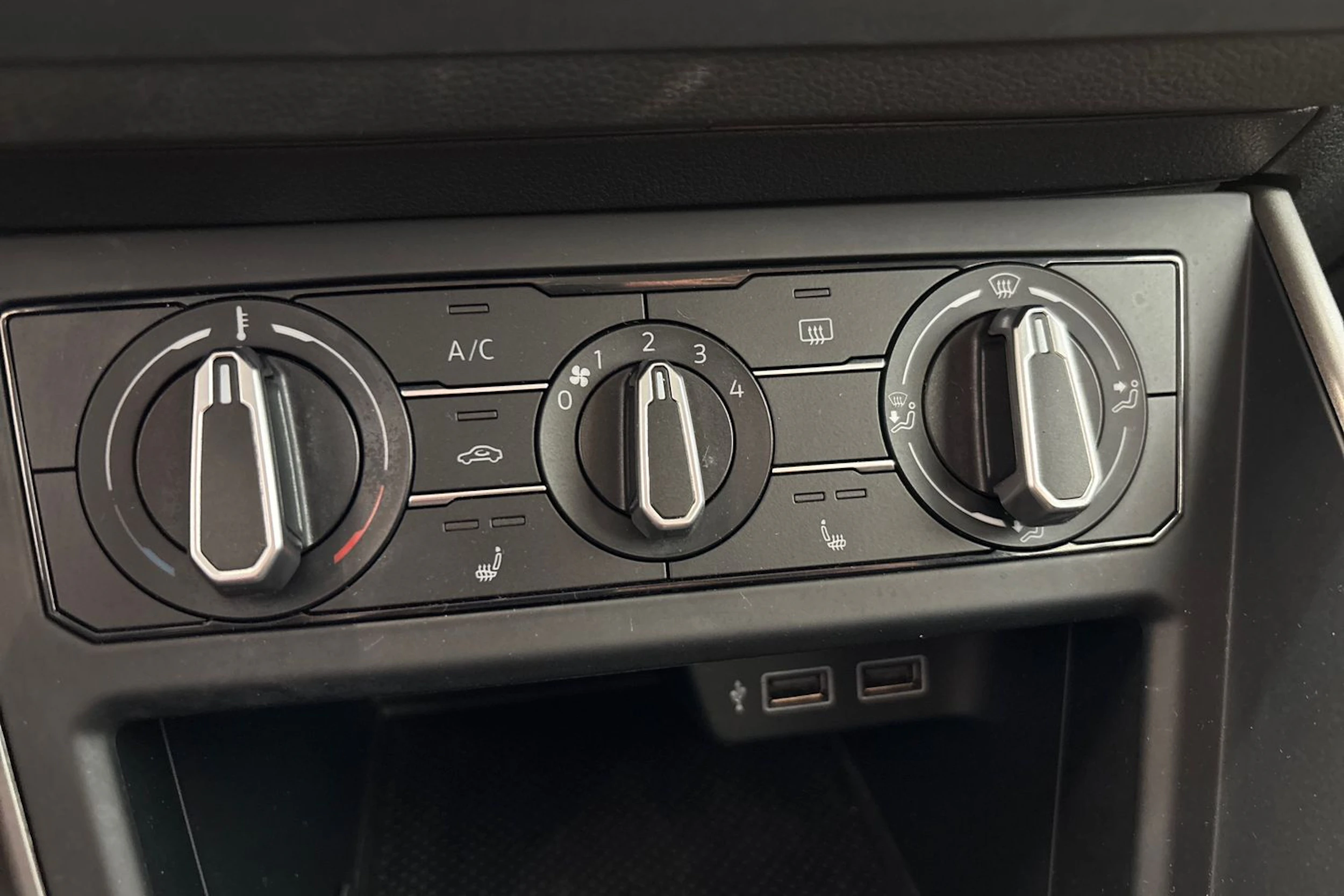 Valkoinen Volkswagen POLO 2020 kuva 22.