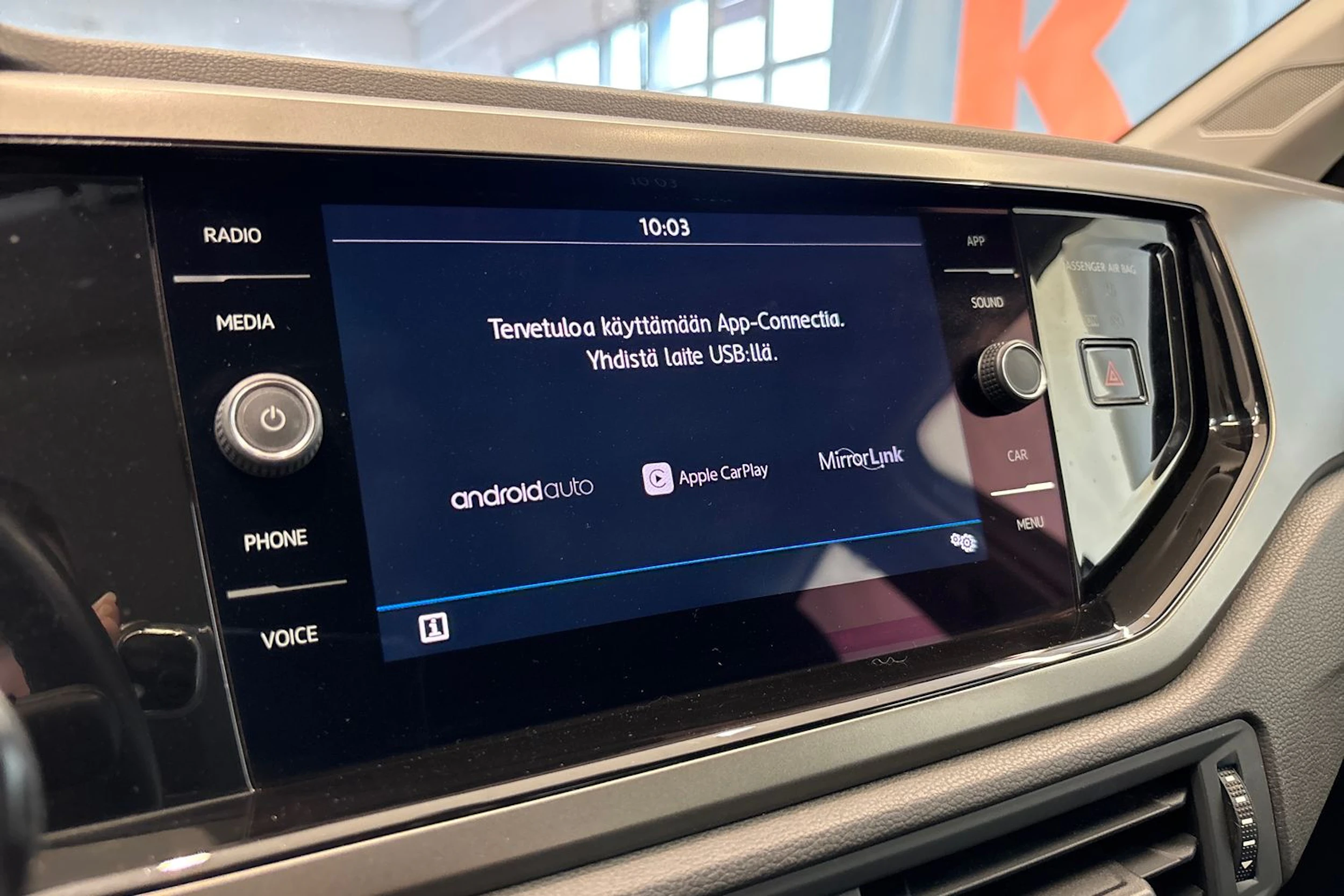 Valkoinen Volkswagen POLO 2020 kuva 24.