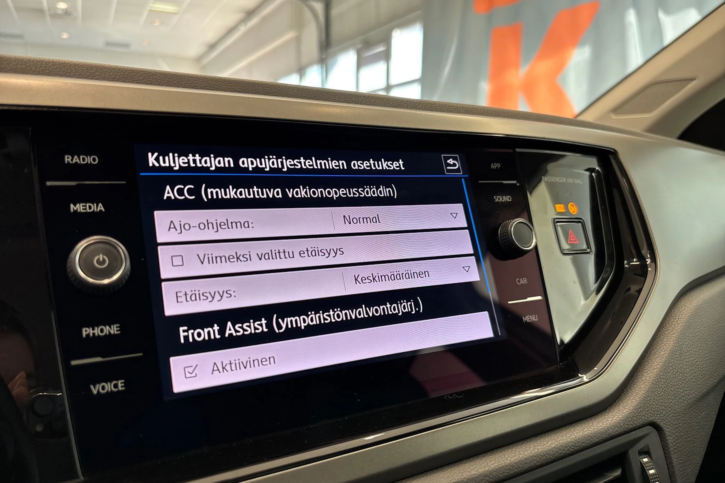 Valkoinen Volkswagen POLO 2020 kuva 26.