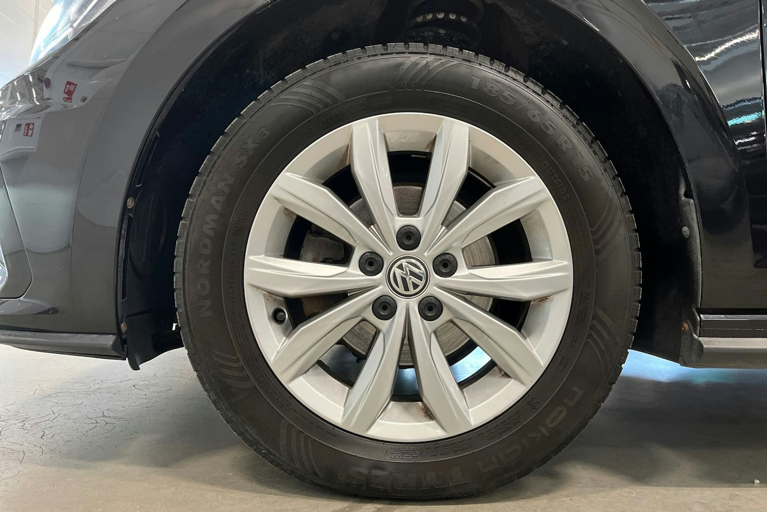 met. musta Volkswagen Polo 2020 kuva 11.