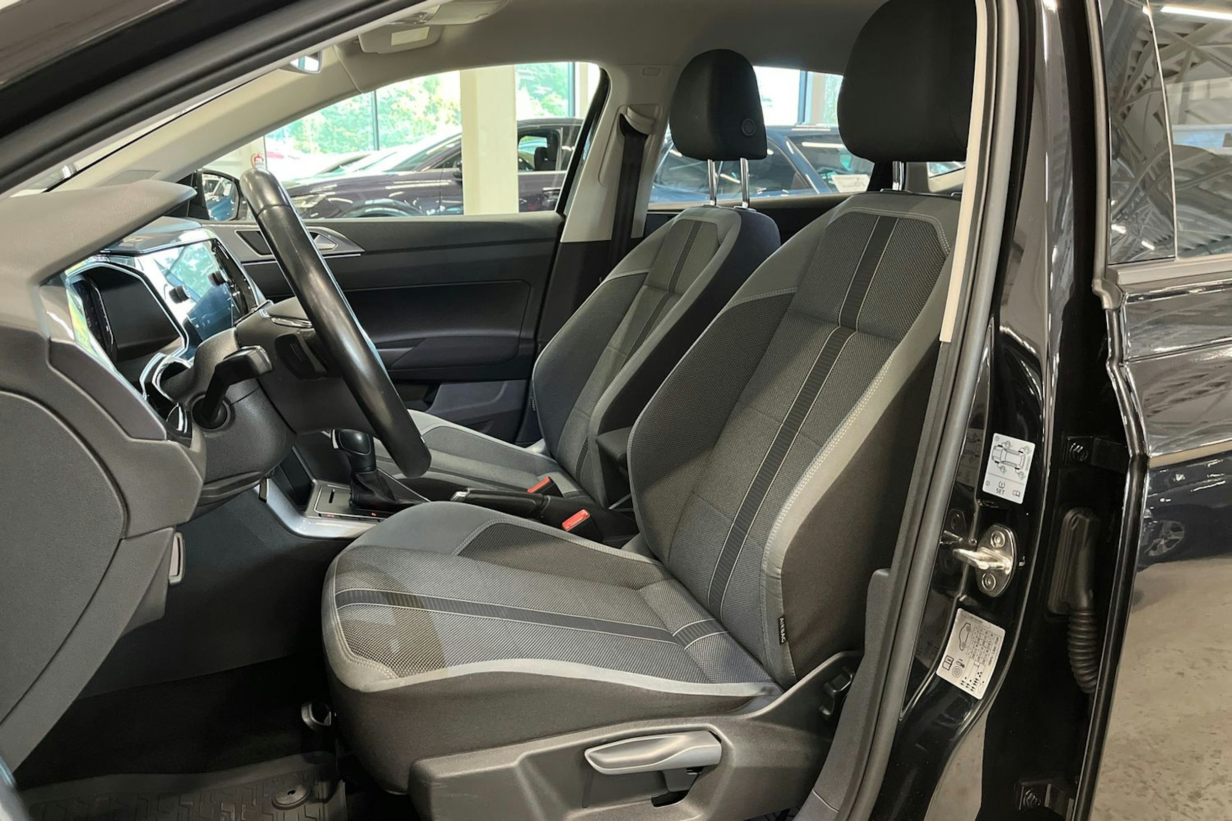 met. musta Volkswagen Polo 2020 kuva 14.