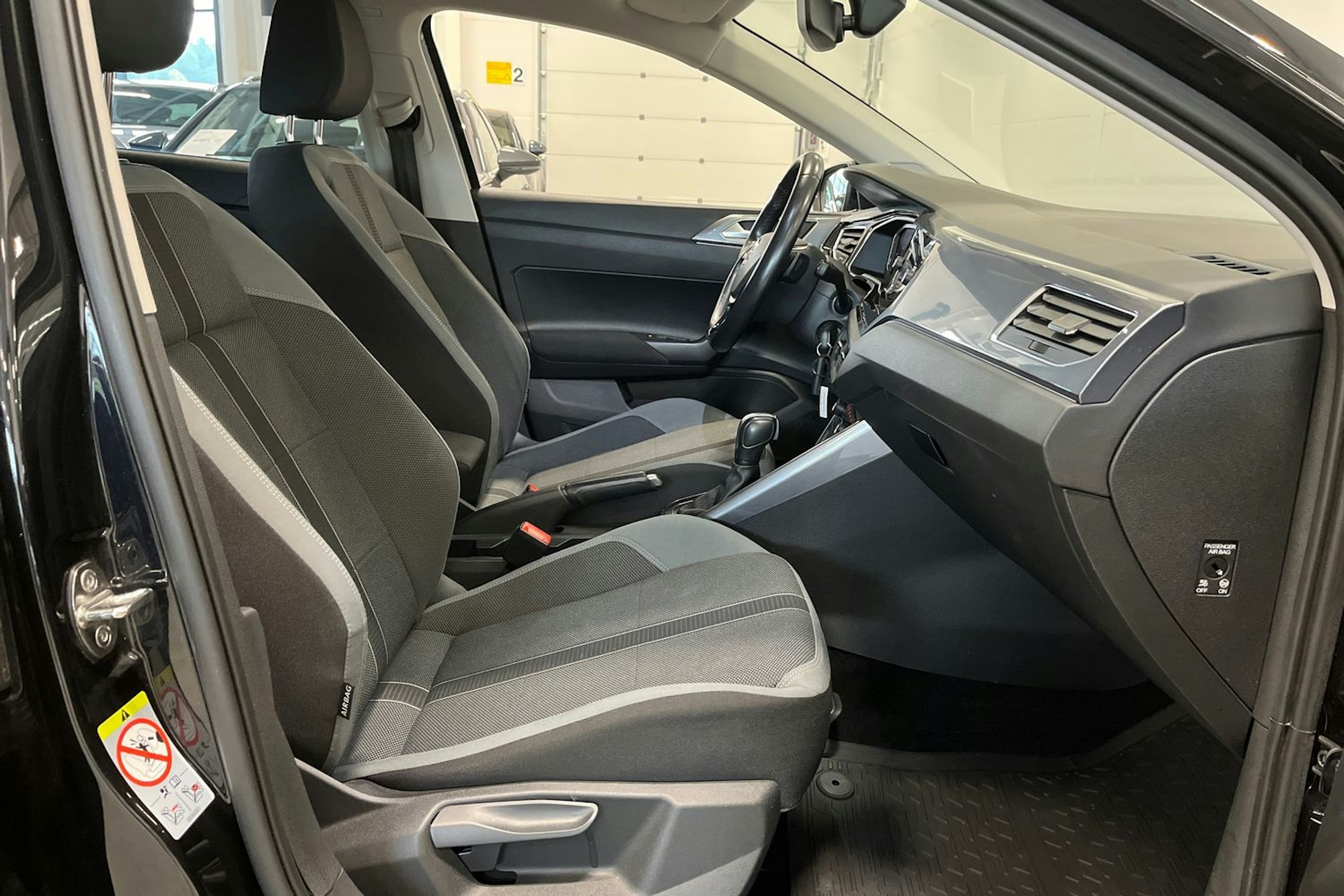 met. musta Volkswagen Polo 2020 kuva 16.