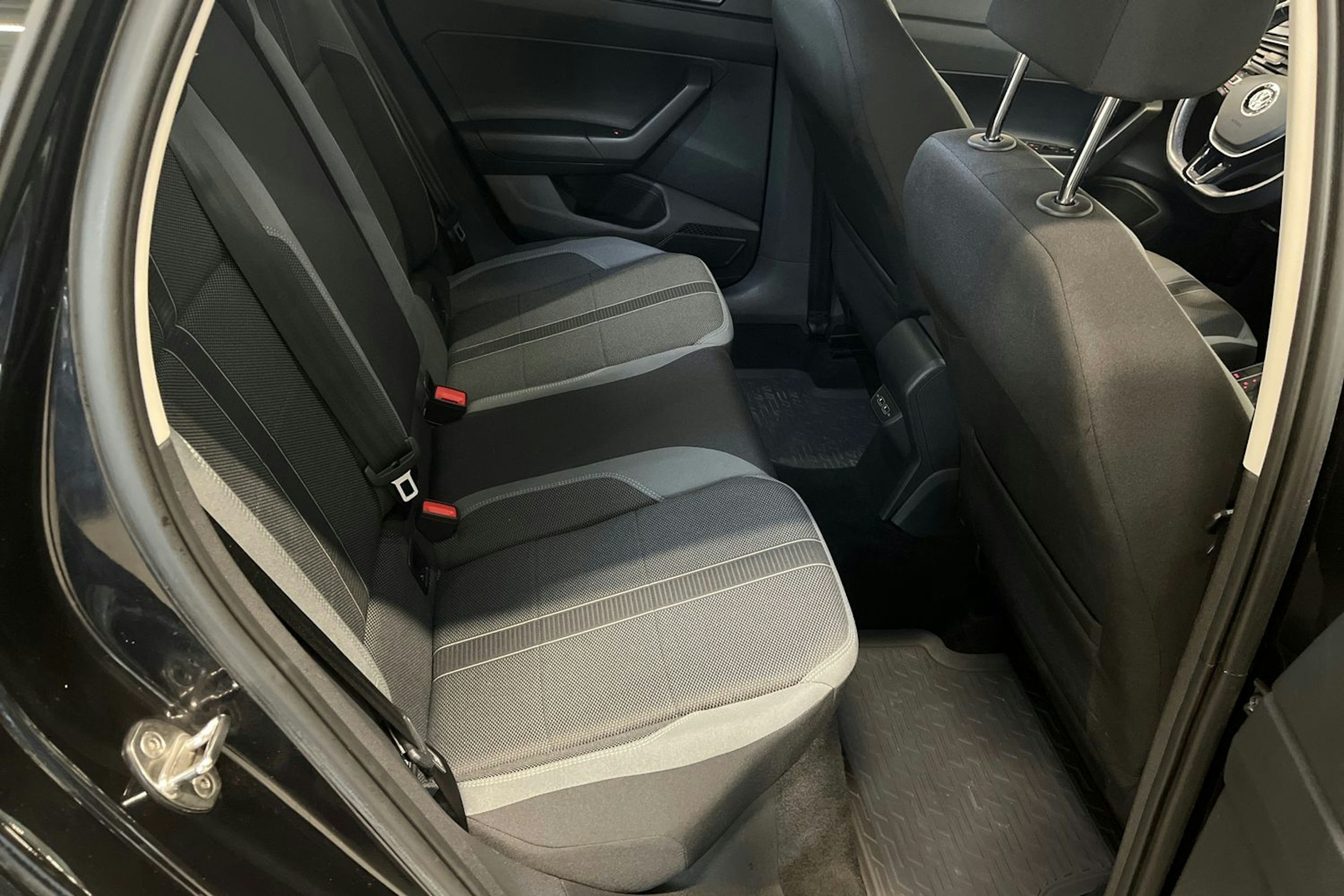 met. musta Volkswagen Polo 2020 kuva 18.