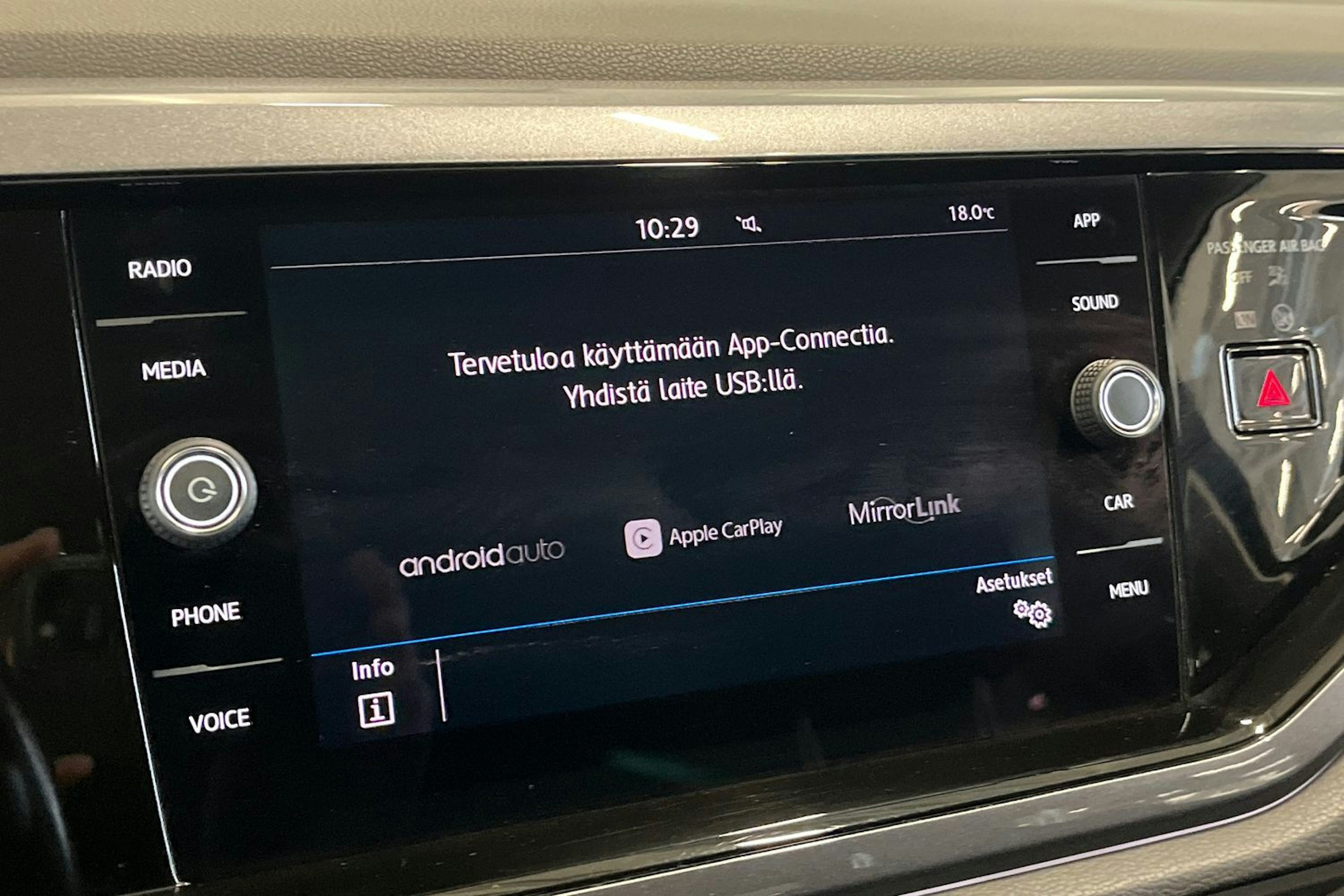 met. musta Volkswagen Polo 2020 kuva 21.