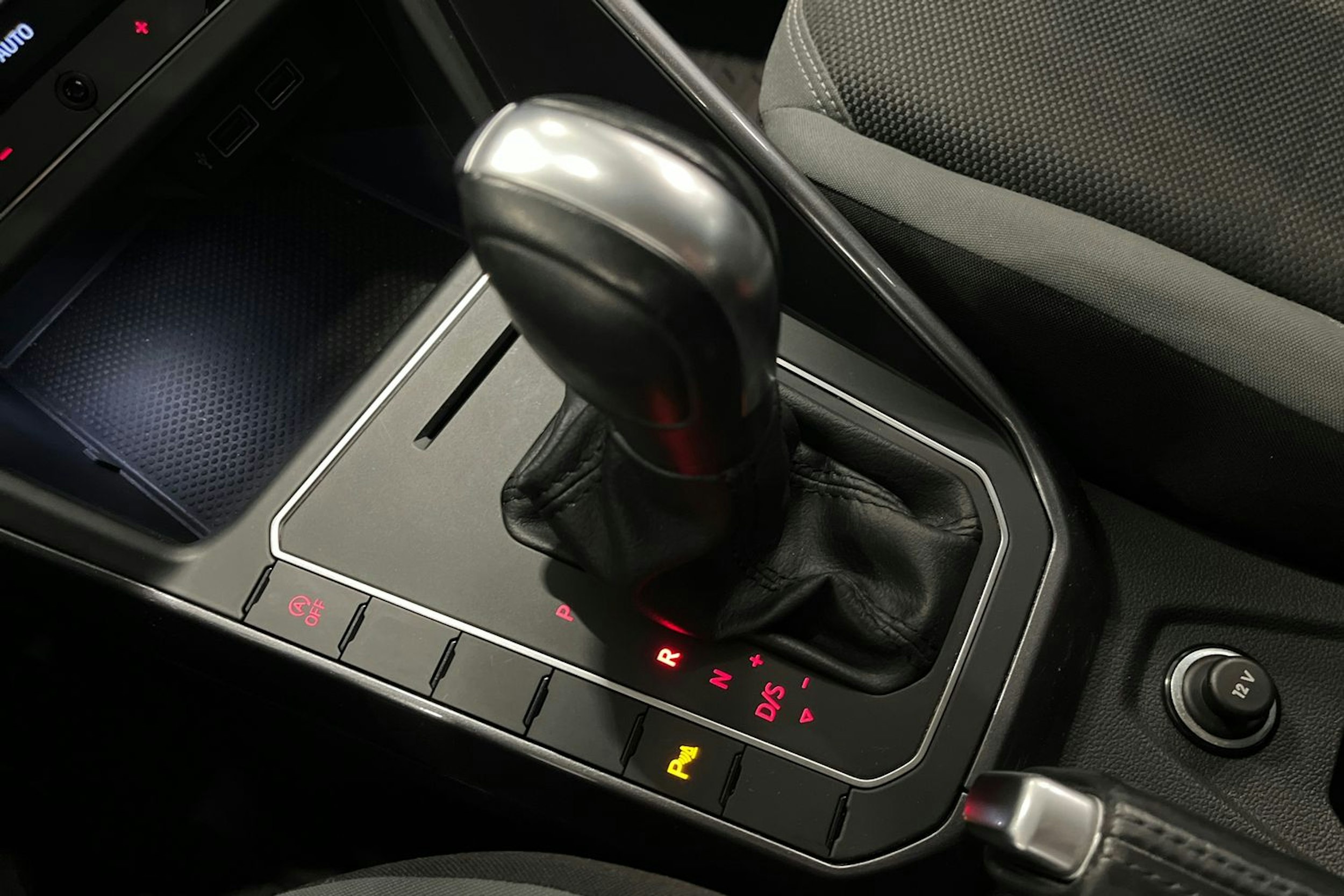 met. musta Volkswagen Polo 2020 kuva 27.