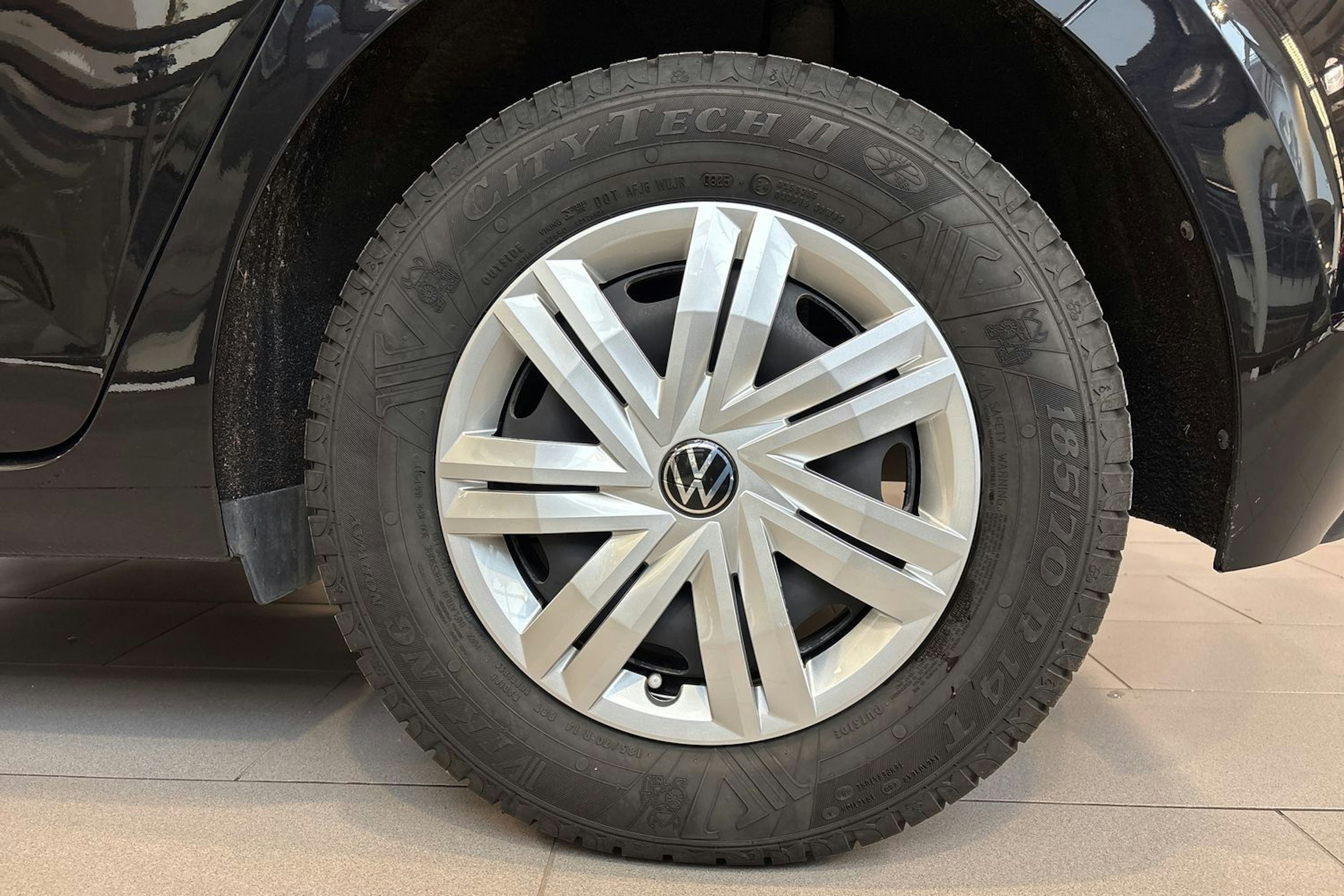 musta Volkswagen Polo 2021 kuva 11.