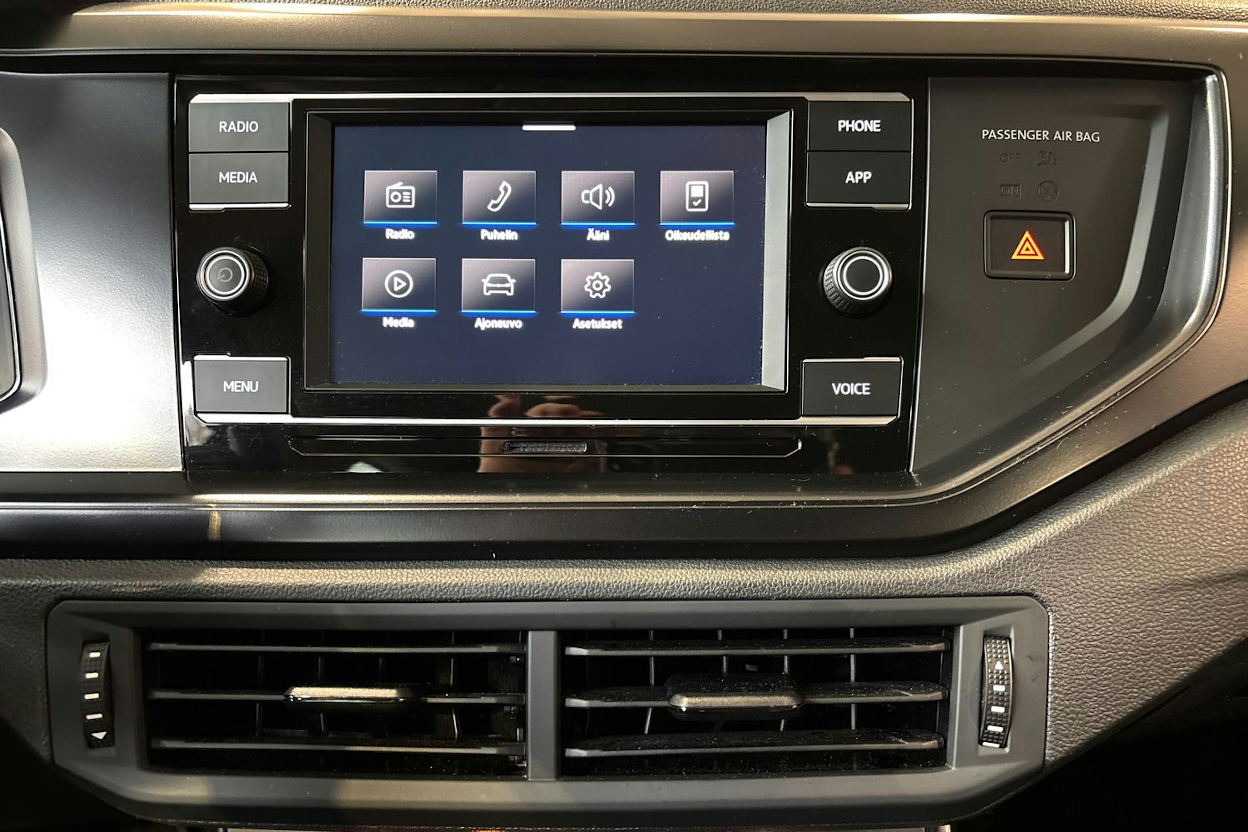 musta Volkswagen Polo 2021 kuva 19.