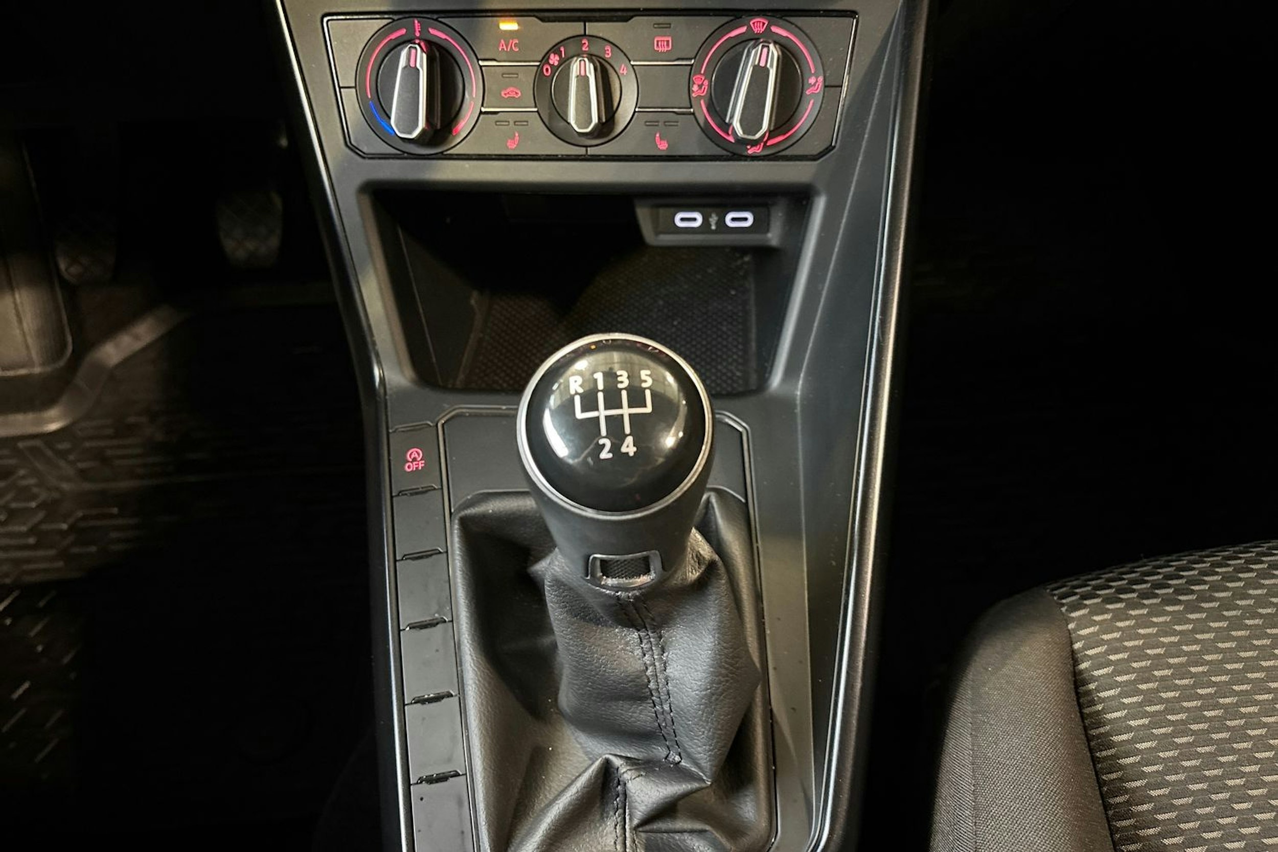 musta Volkswagen Polo 2021 kuva 20.