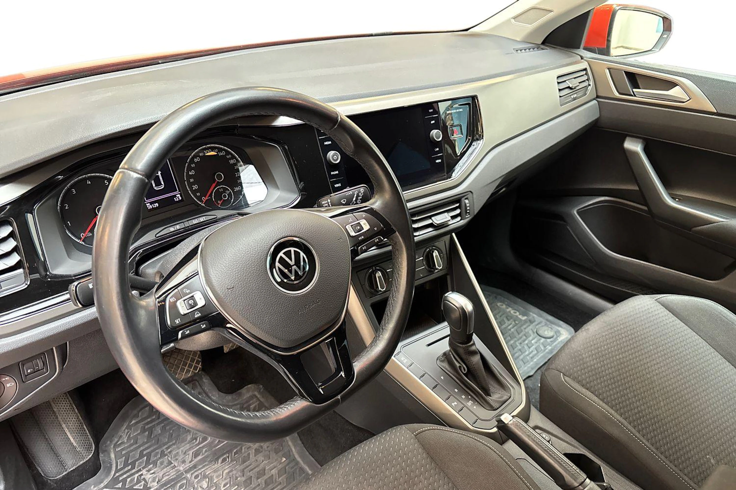 oranssi Volkswagen Polo 2021 kuva 8.