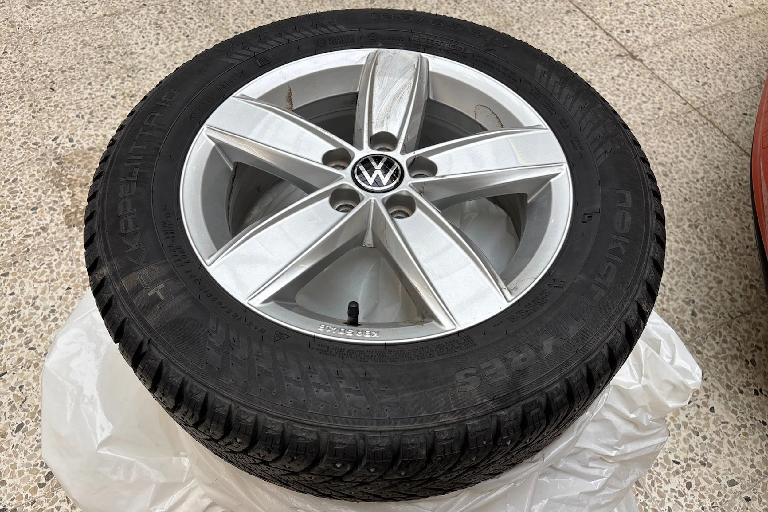 oranssi Volkswagen Polo 2021 kuva 15.