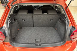 oranssi Volkswagen Polo 2021 kuva 16.