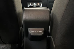 oranssi Volkswagen Polo 2021 kuva 17.