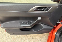 oranssi Volkswagen Polo 2021 kuva 18.