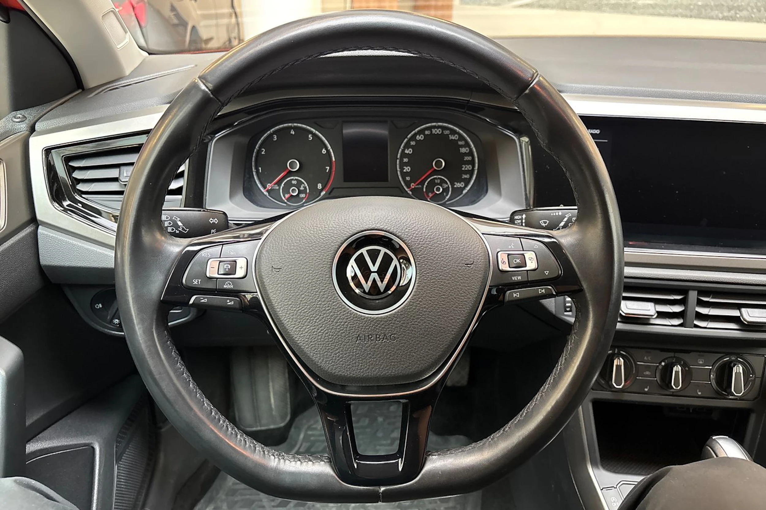 oranssi Volkswagen Polo 2021 kuva 20.