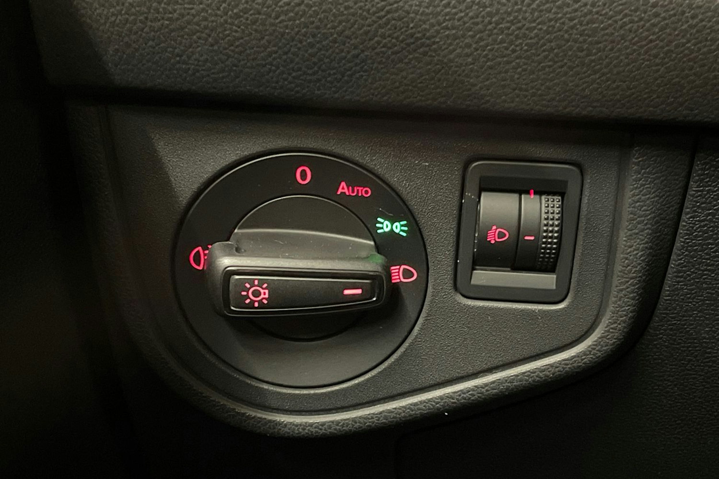 valkoinen Volkswagen Polo 2021 kuva 22.