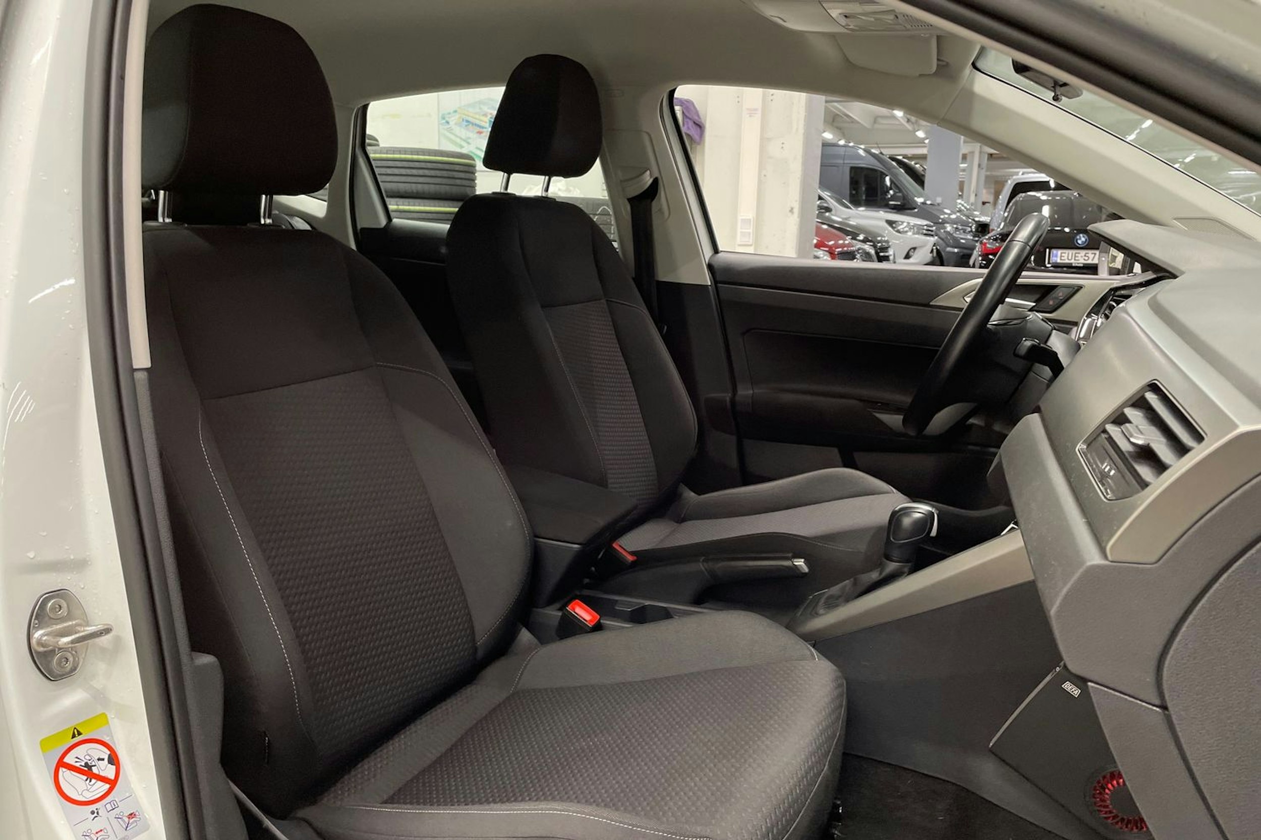 valkoinen Volkswagen Polo 2021 kuva 27.
