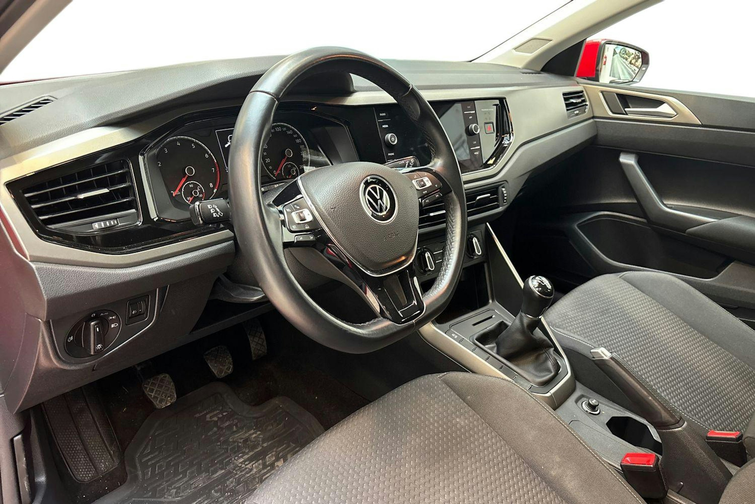punainen Volkswagen Polo 2021 kuva 7.