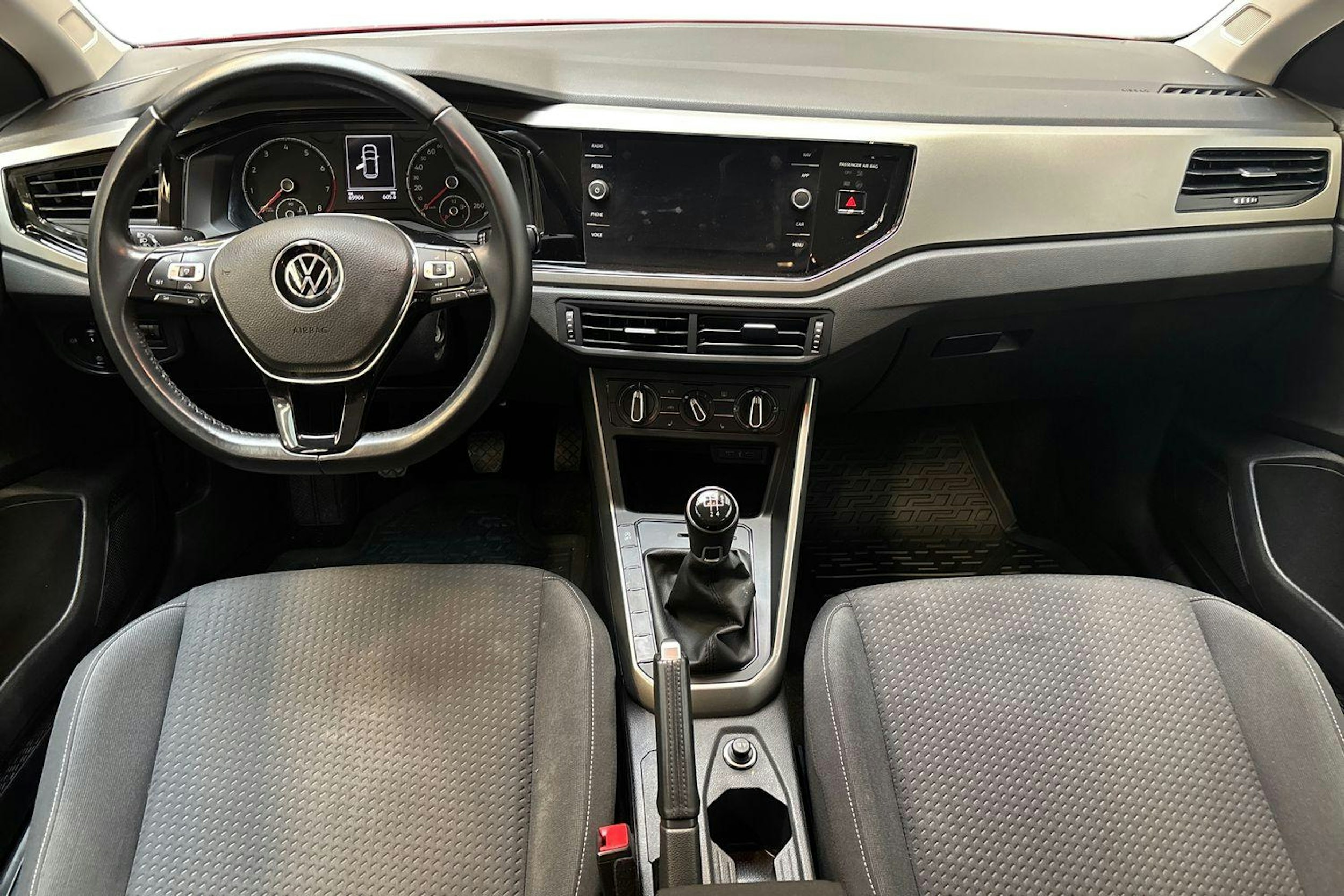 punainen Volkswagen Polo 2021 kuva 9.