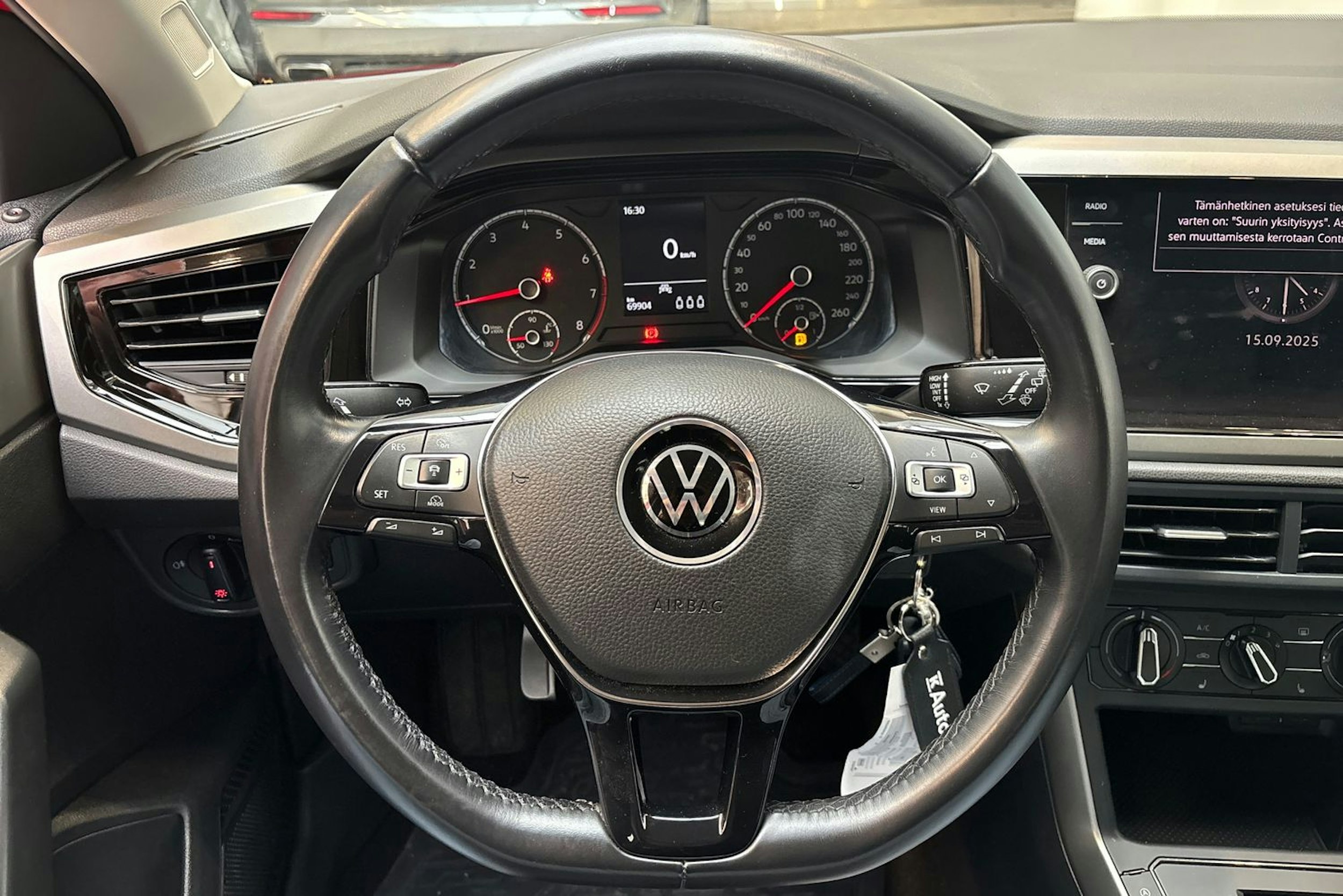 punainen Volkswagen Polo 2021 kuva 18.