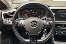 punainen Volkswagen Polo 2021 kuva 18.