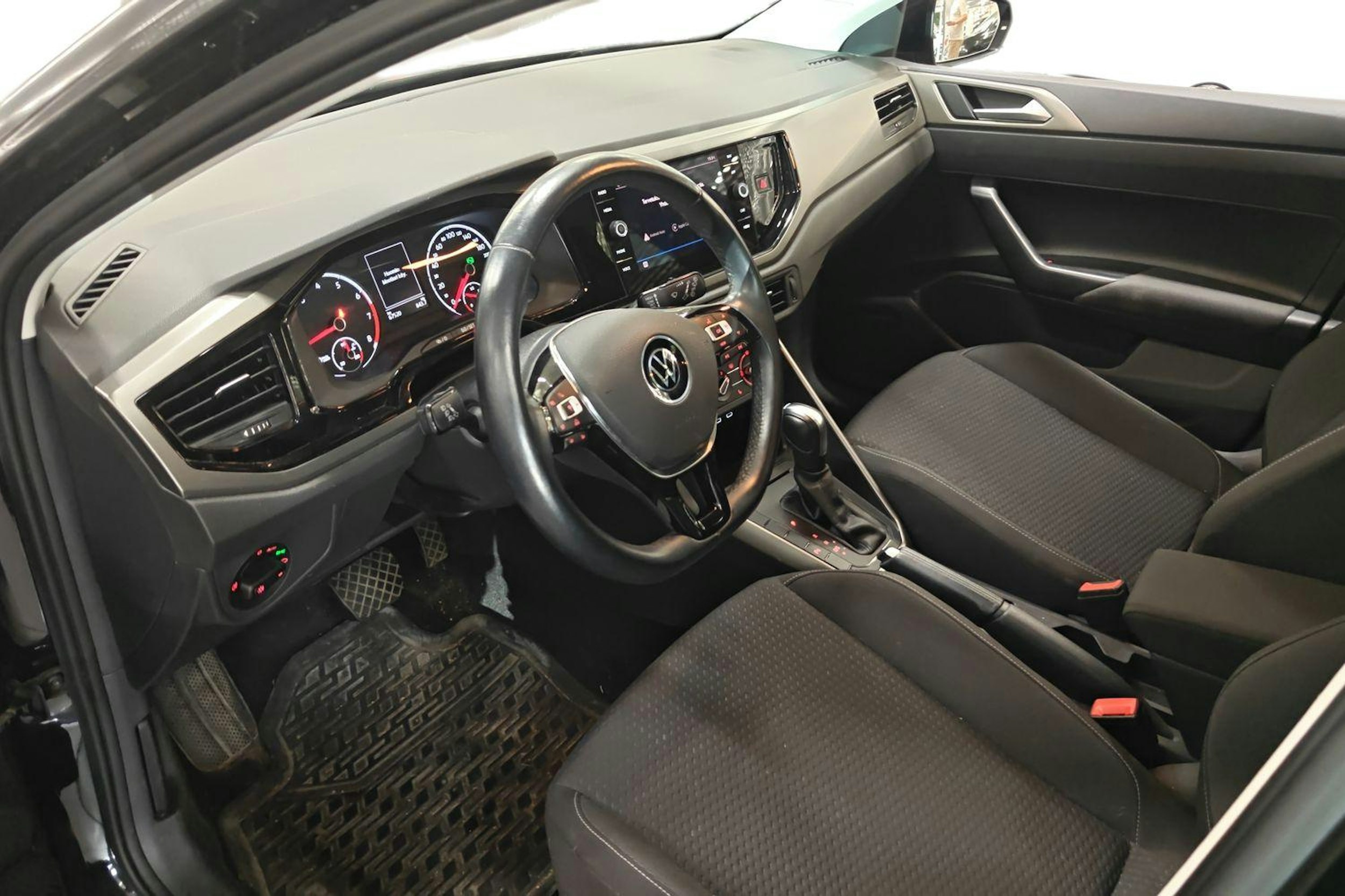 musta Volkswagen Polo 2021 kuva 3.